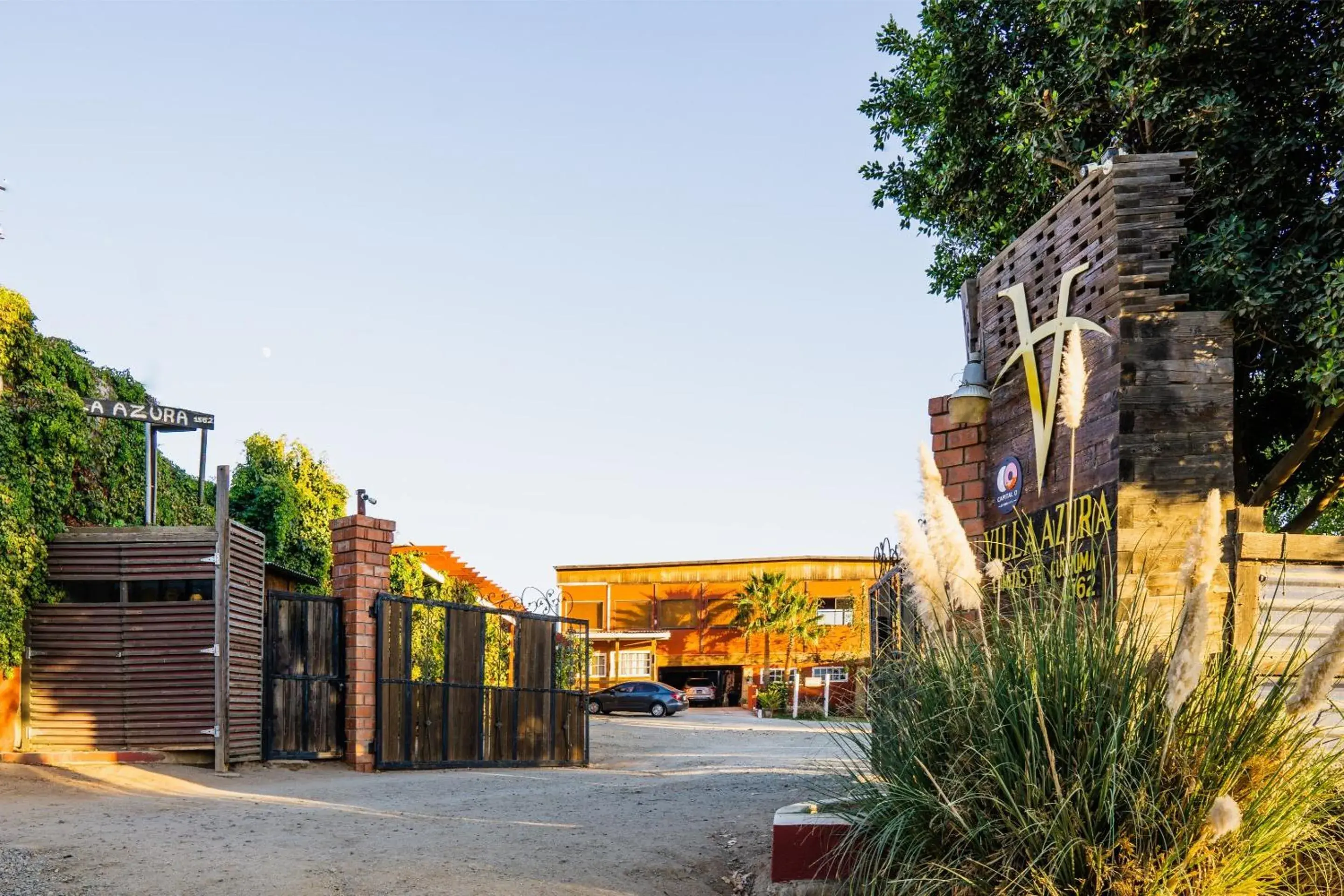 Facade/entrance in Capital O Hotel Villa Azura Facade/entrance in Capital O Hotel Villa Azura