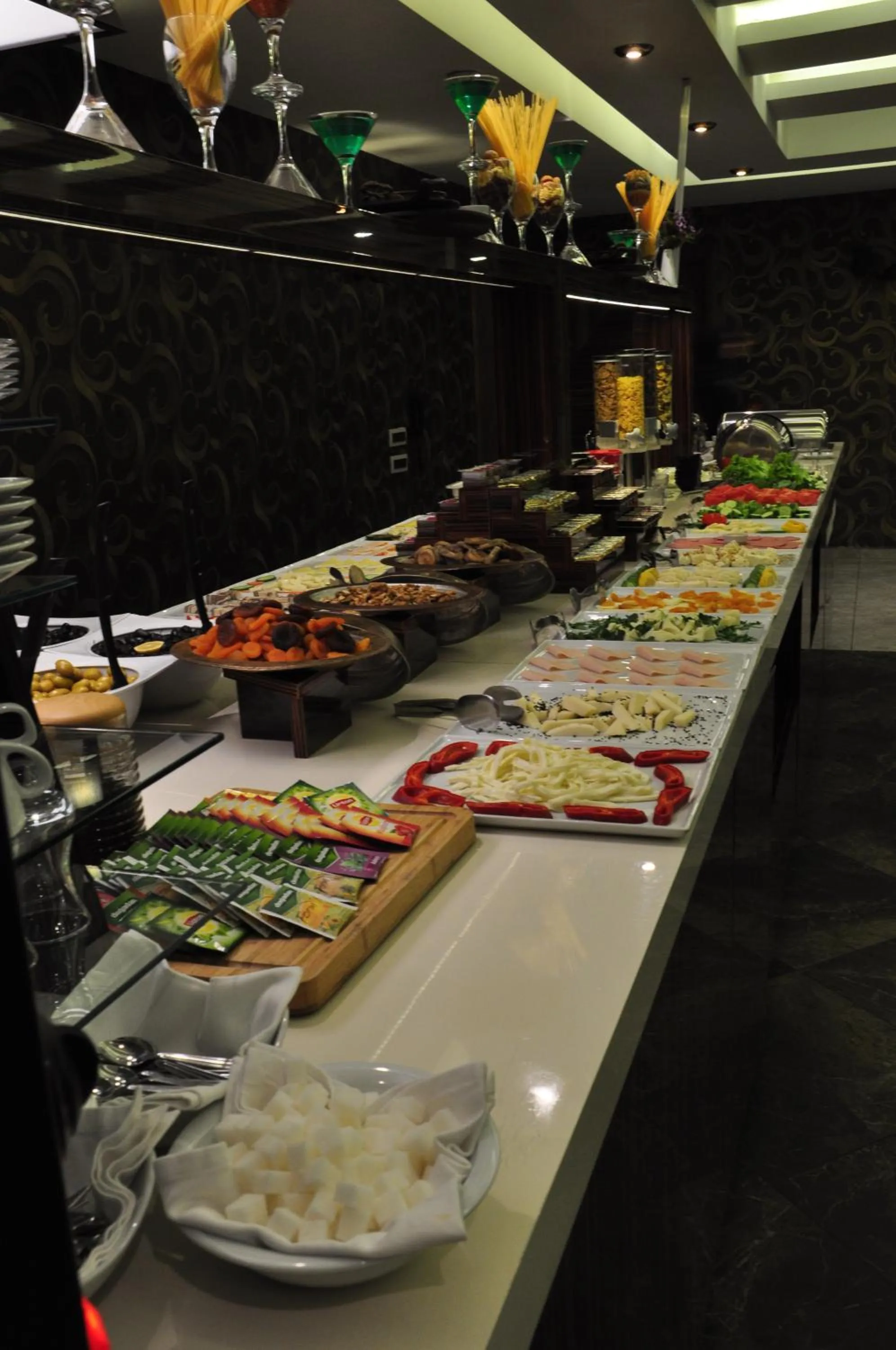 Restaurant/places to eat in Royal Hotel Inegol