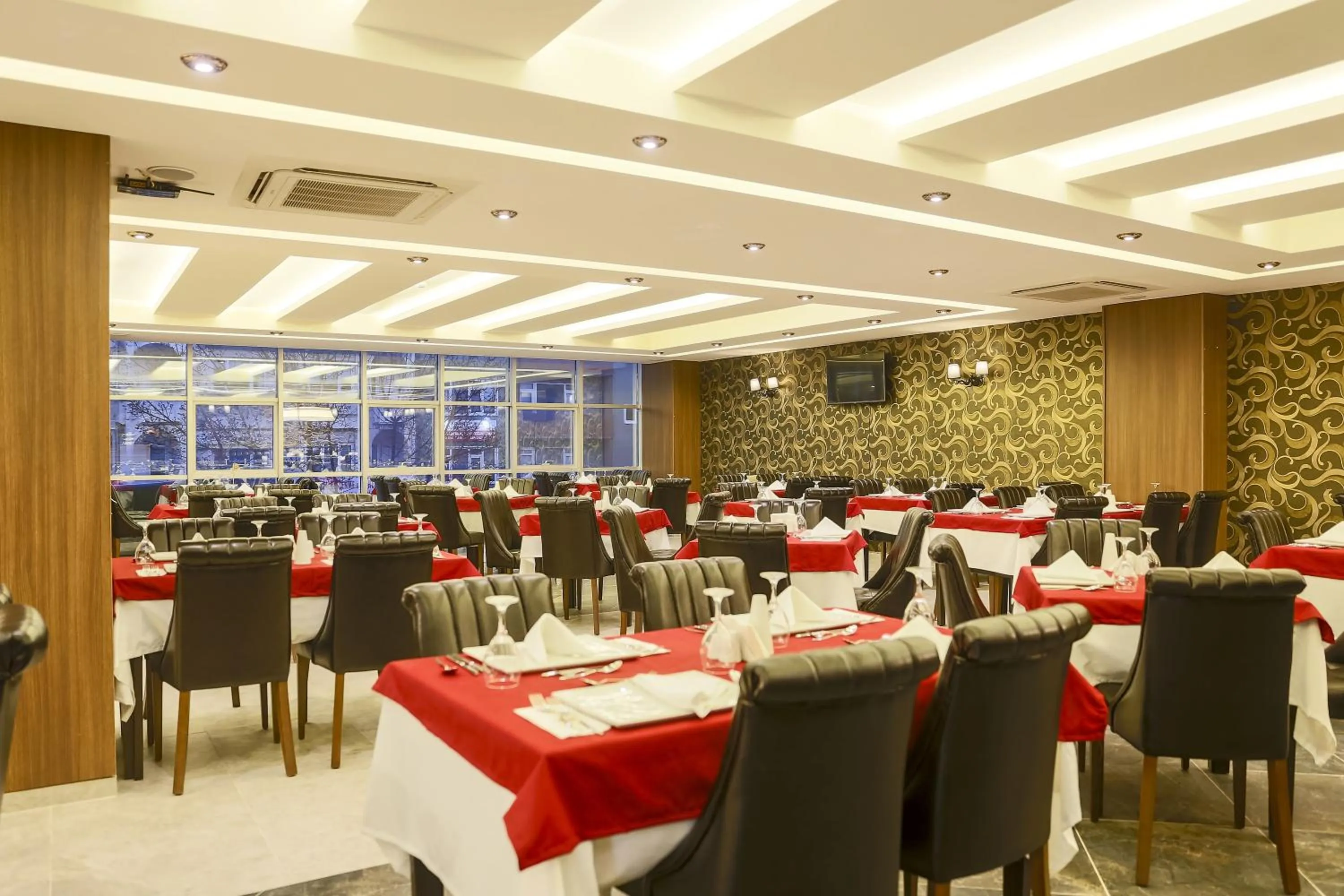 Restaurant/places to eat in Royal Hotel Inegol