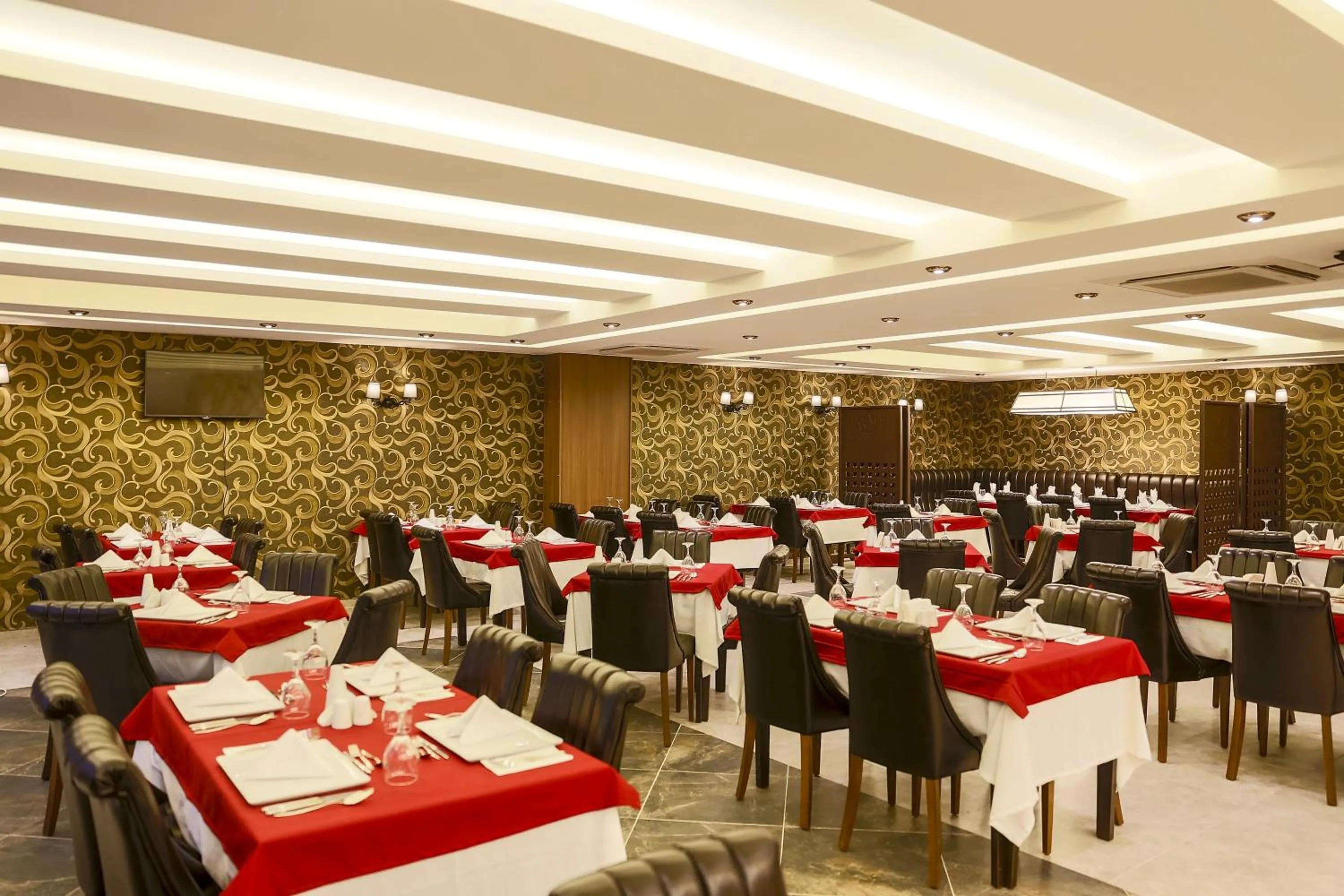 Restaurant/places to eat in Royal Hotel Inegol