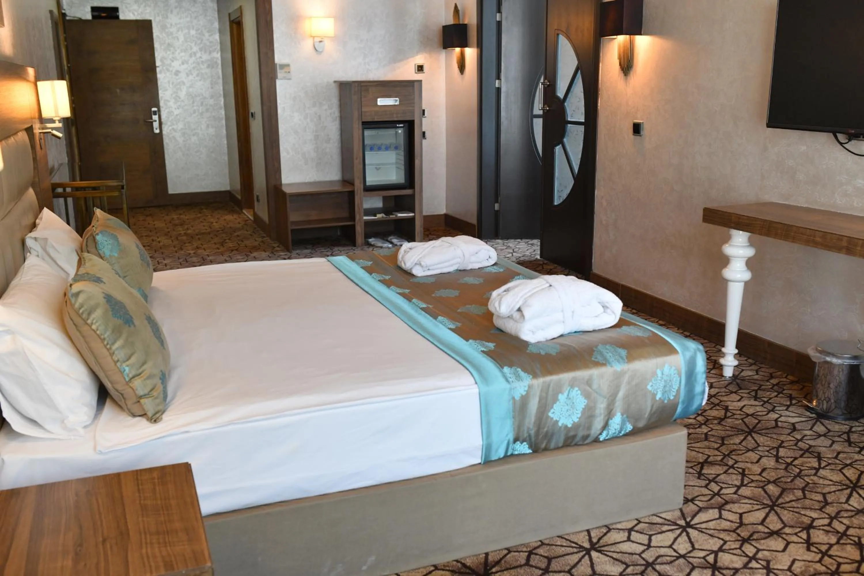 Bedroom, Bed in Royal Hotel Inegol