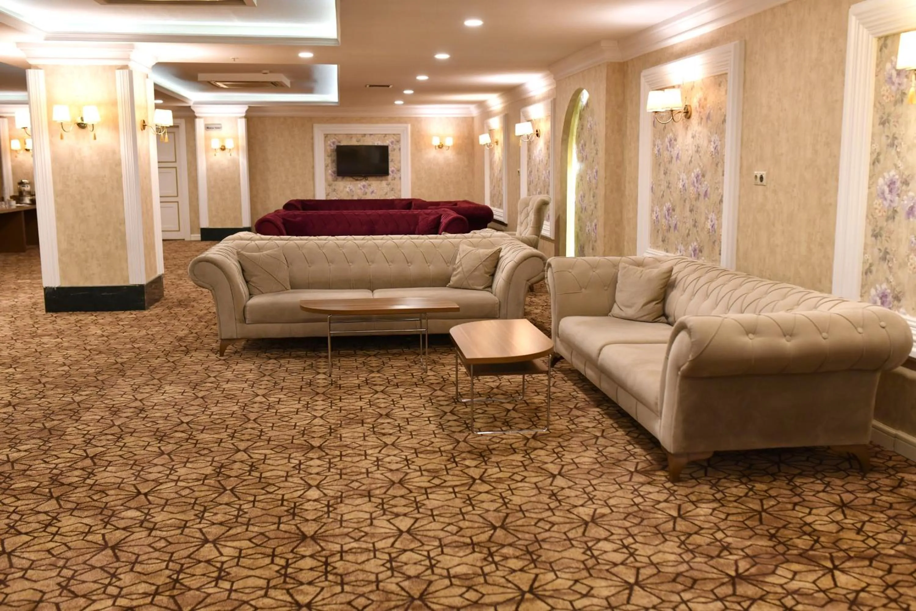 Lobby or reception, Bed in Royal Hotel Inegol