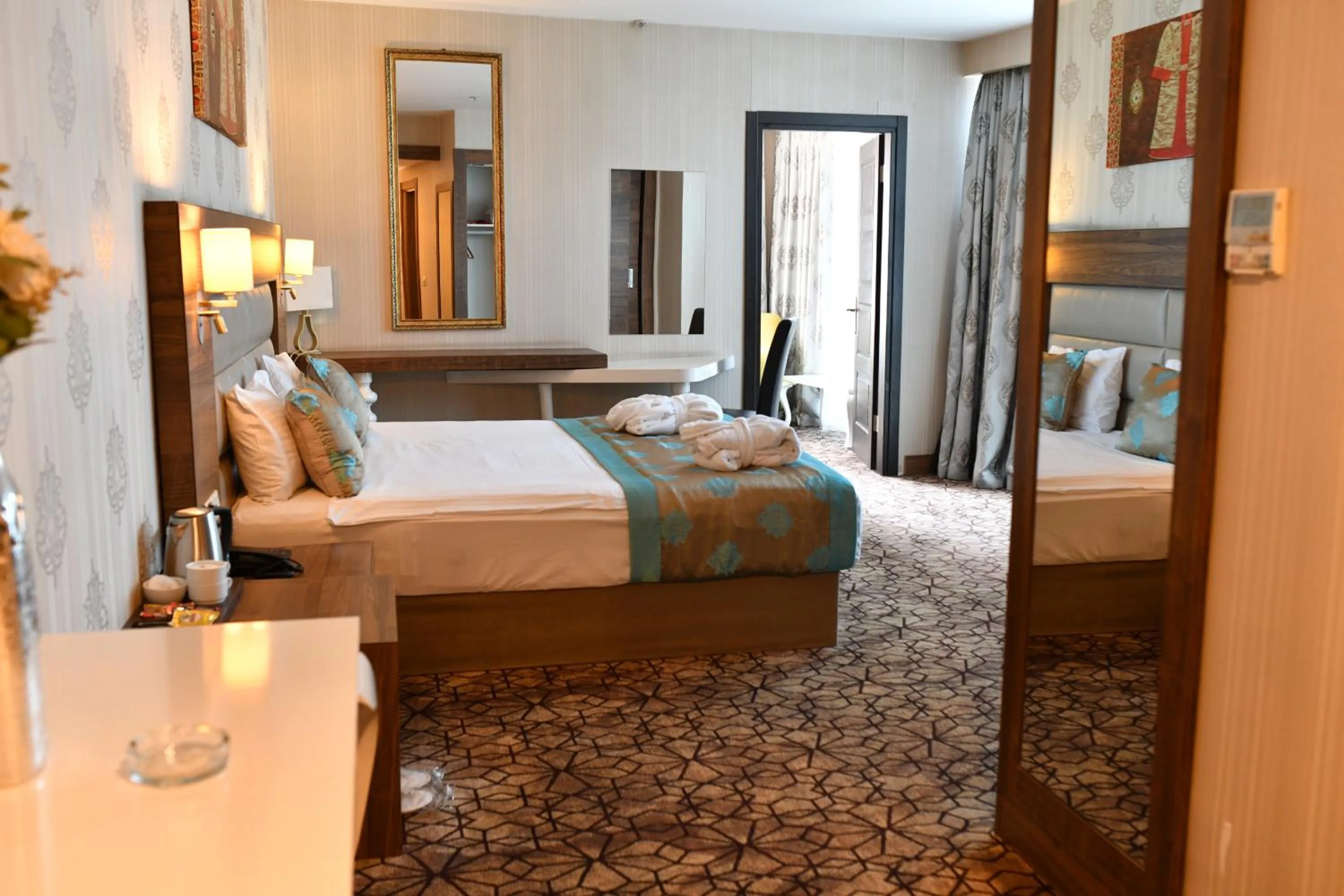 Bedroom, Bed in Royal Hotel Inegol