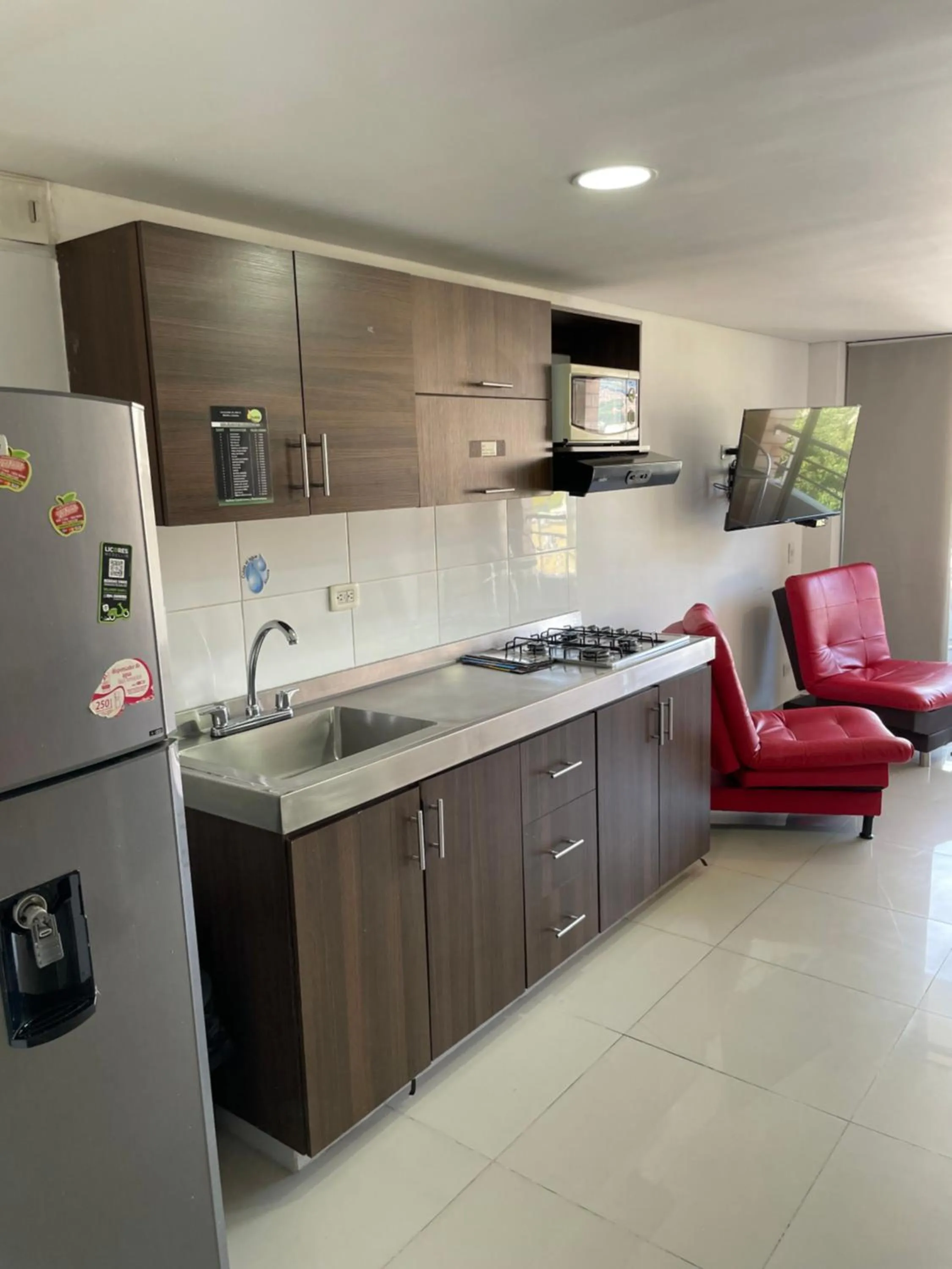 Kitchen or kitchenette in Ivanna Jumar ApartaHotel - Laureles Estadio