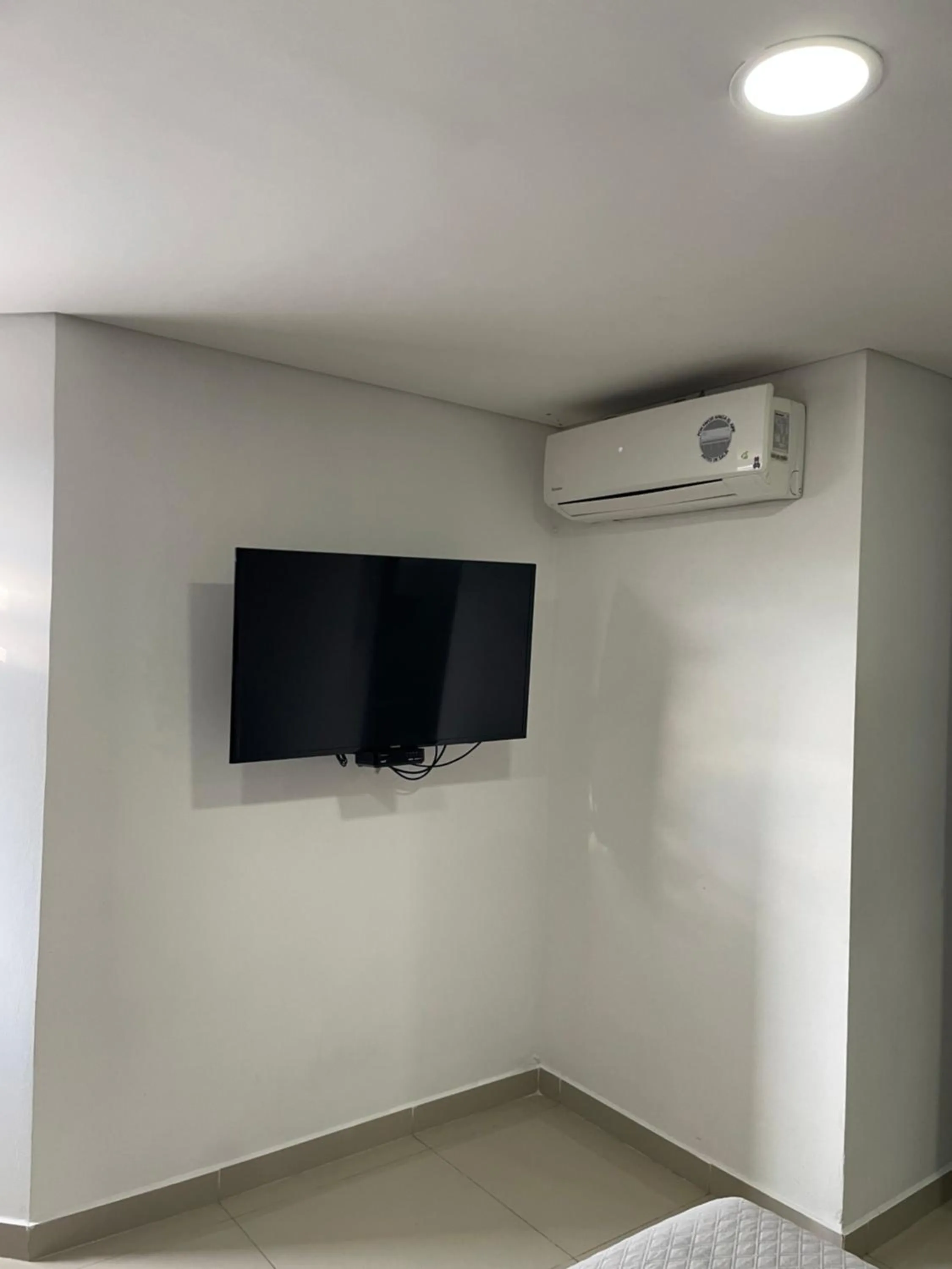 TV and multimedia in Ivanna Jumar ApartaHotel - Laureles Estadio