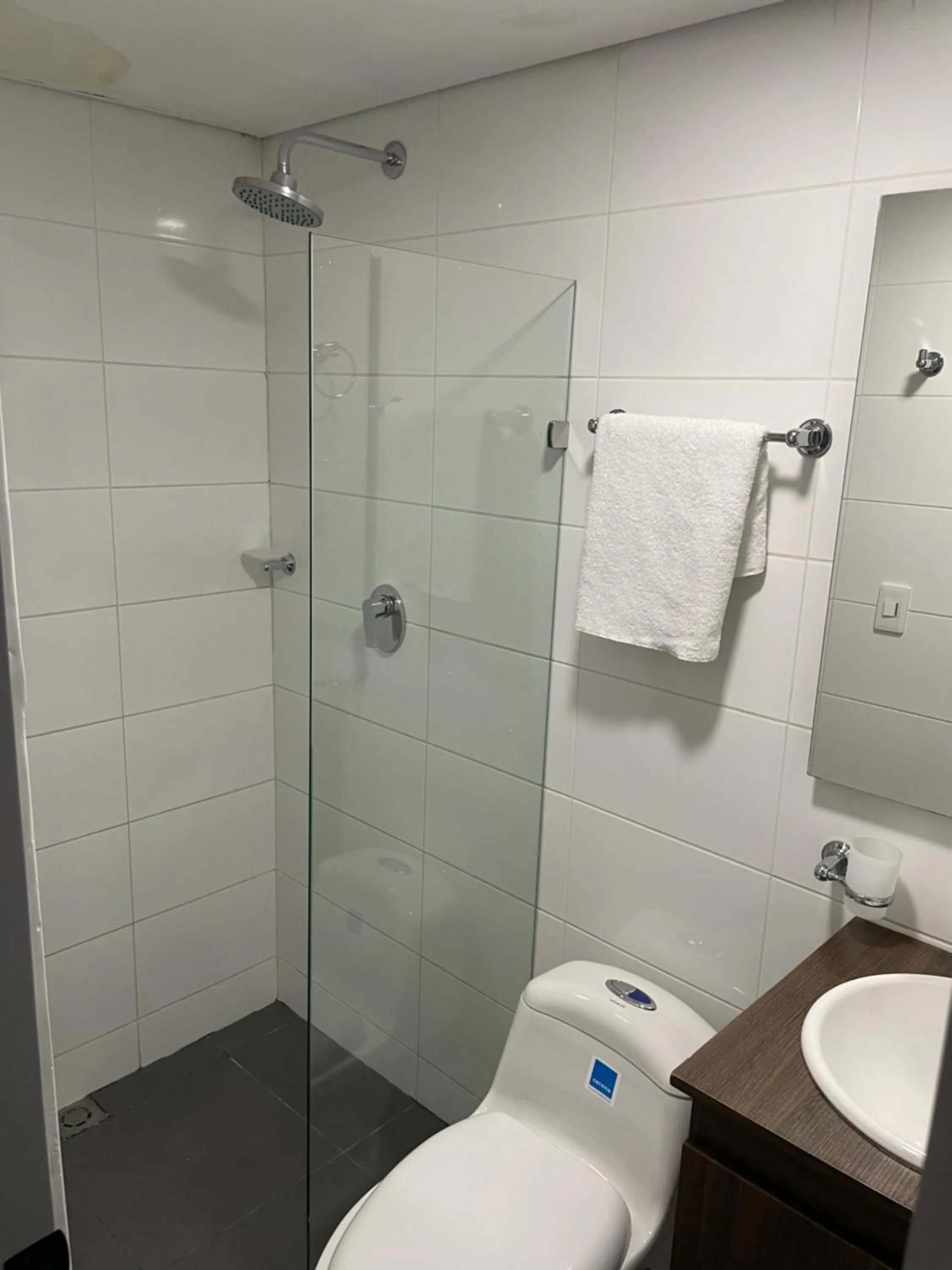 Shower in Ivanna Jumar ApartaHotel - Laureles Estadio