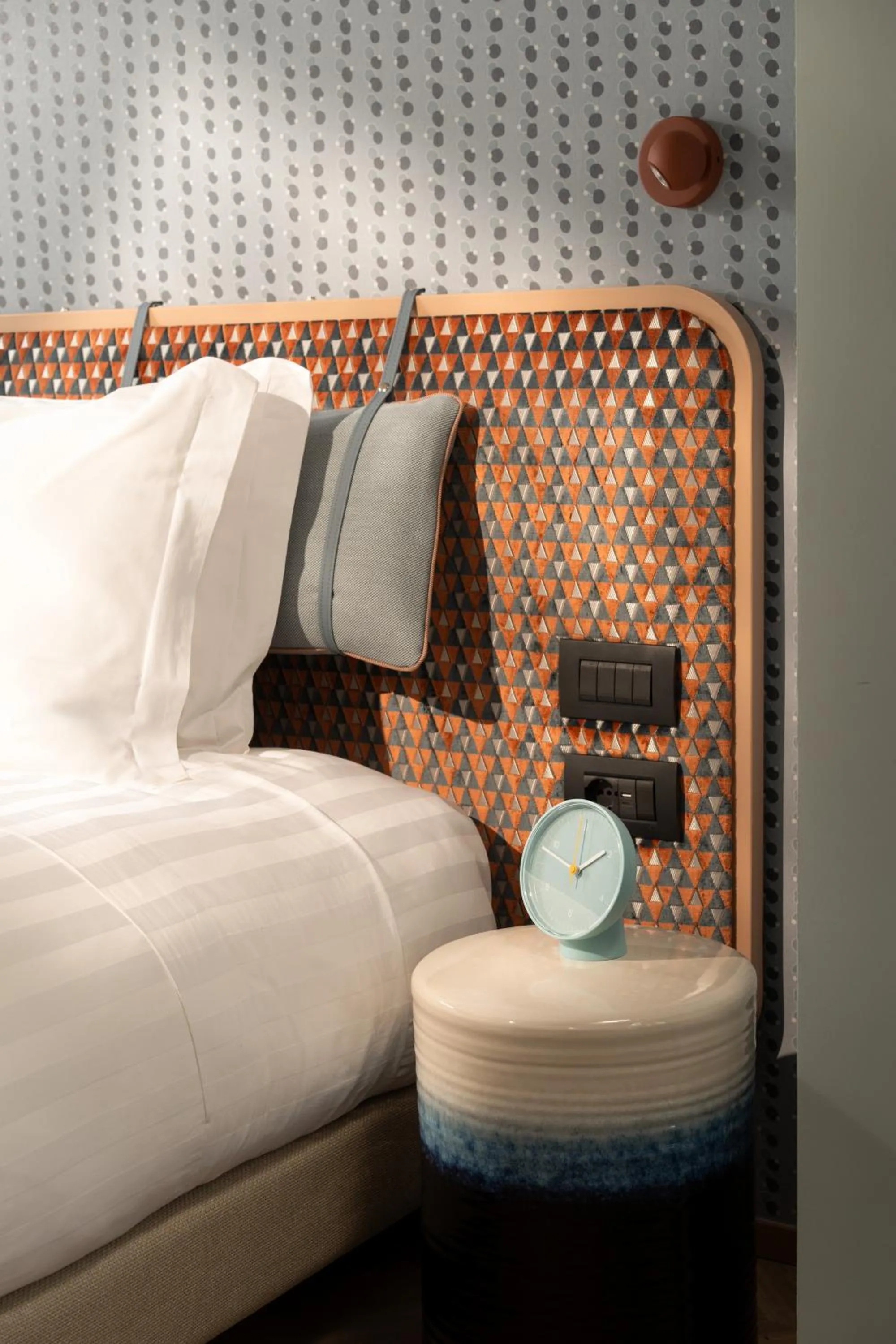 Bed in Cloud 7 Roma Hotel