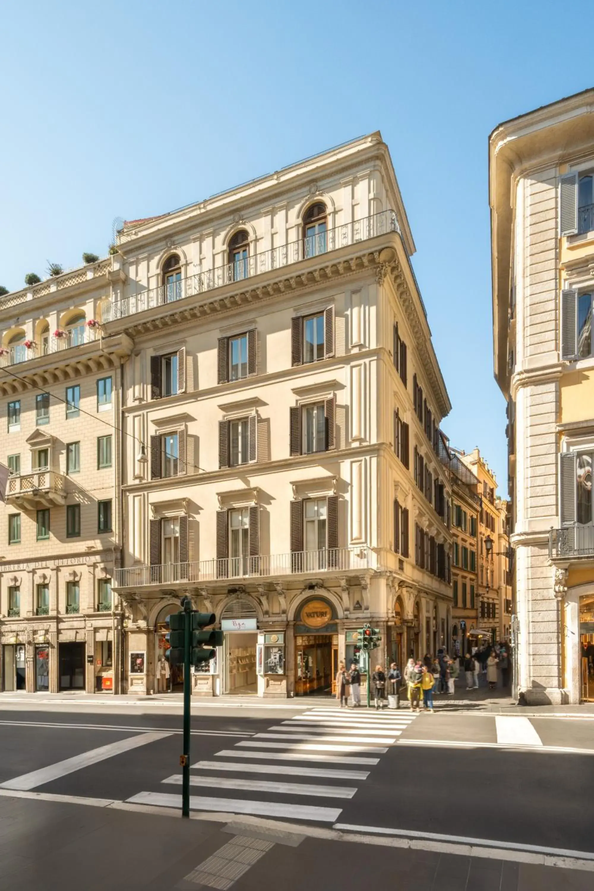 Property building in Cloud 7 Roma Hotel Property building in Cloud 7 Roma Hotel