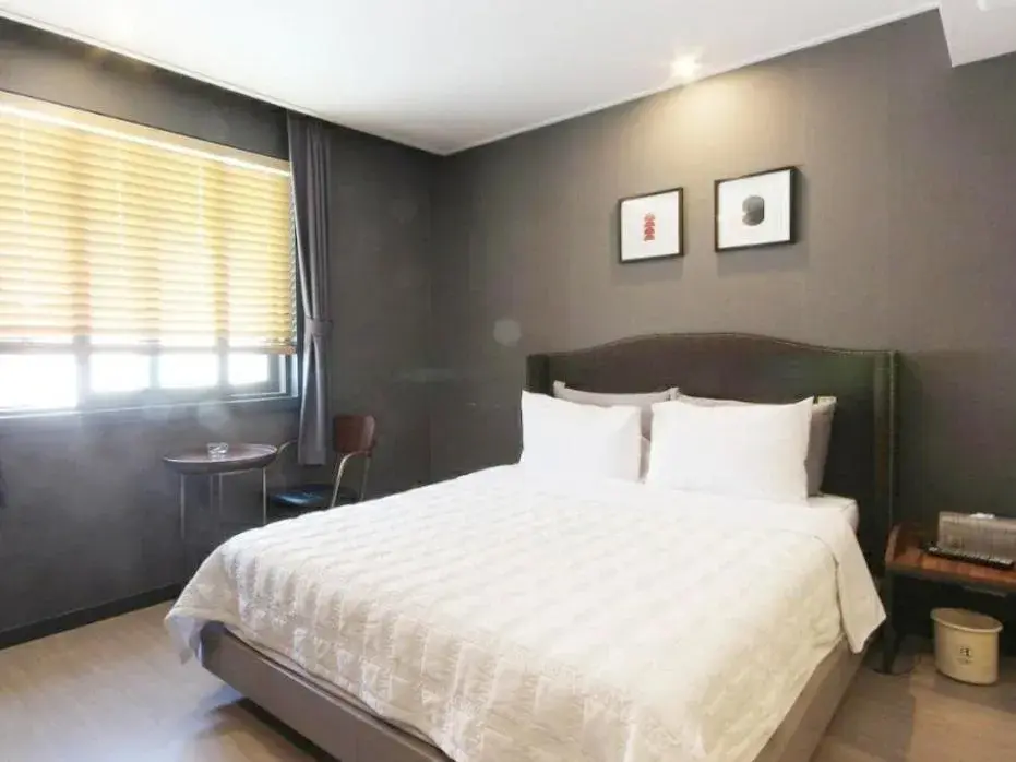 Bed in Hotel Browndot Myeongseo Convention Bed in Hotel Browndot Myeongseo Convention