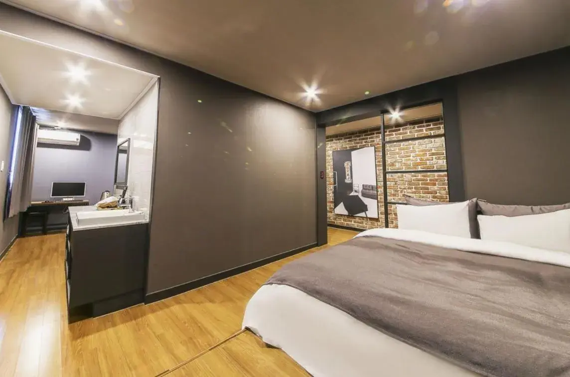 Bed in Hotel Browndot Myeongseo Convention Bed in Hotel Browndot Myeongseo Convention