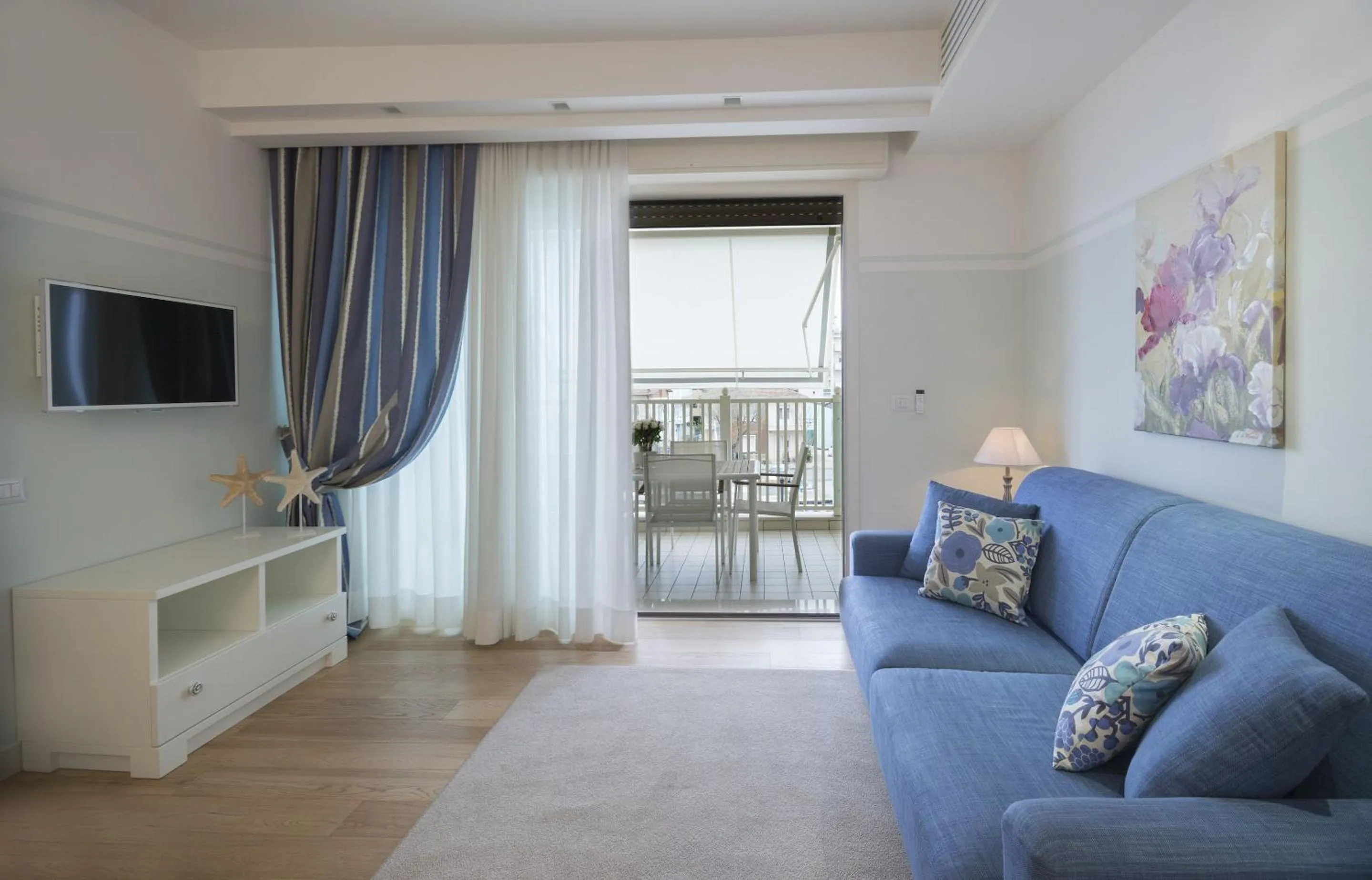 Communal lounge/ TV room in Residence Lungomare - Charming apartments