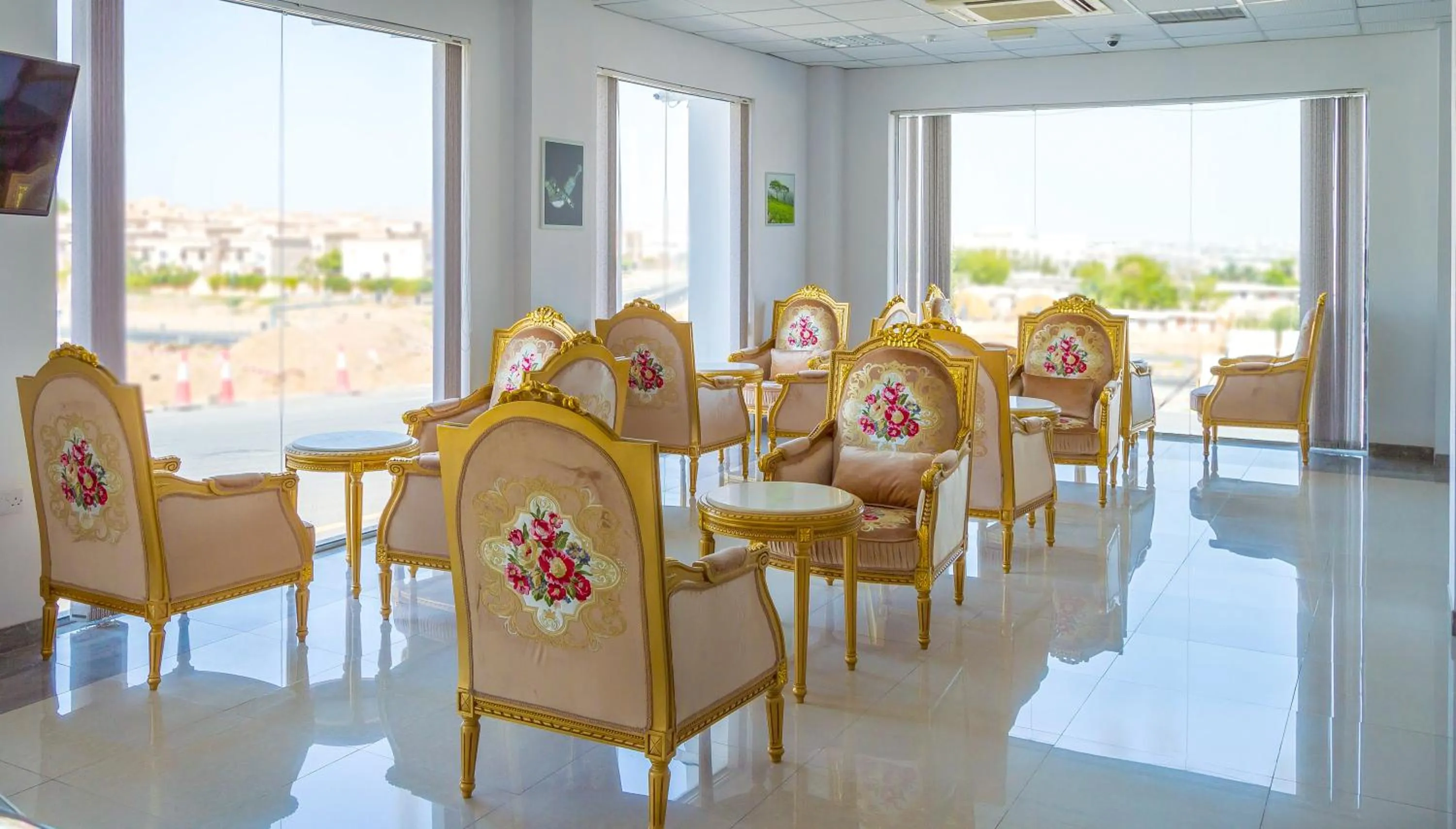 Lobby or reception in Alhattali Hotel