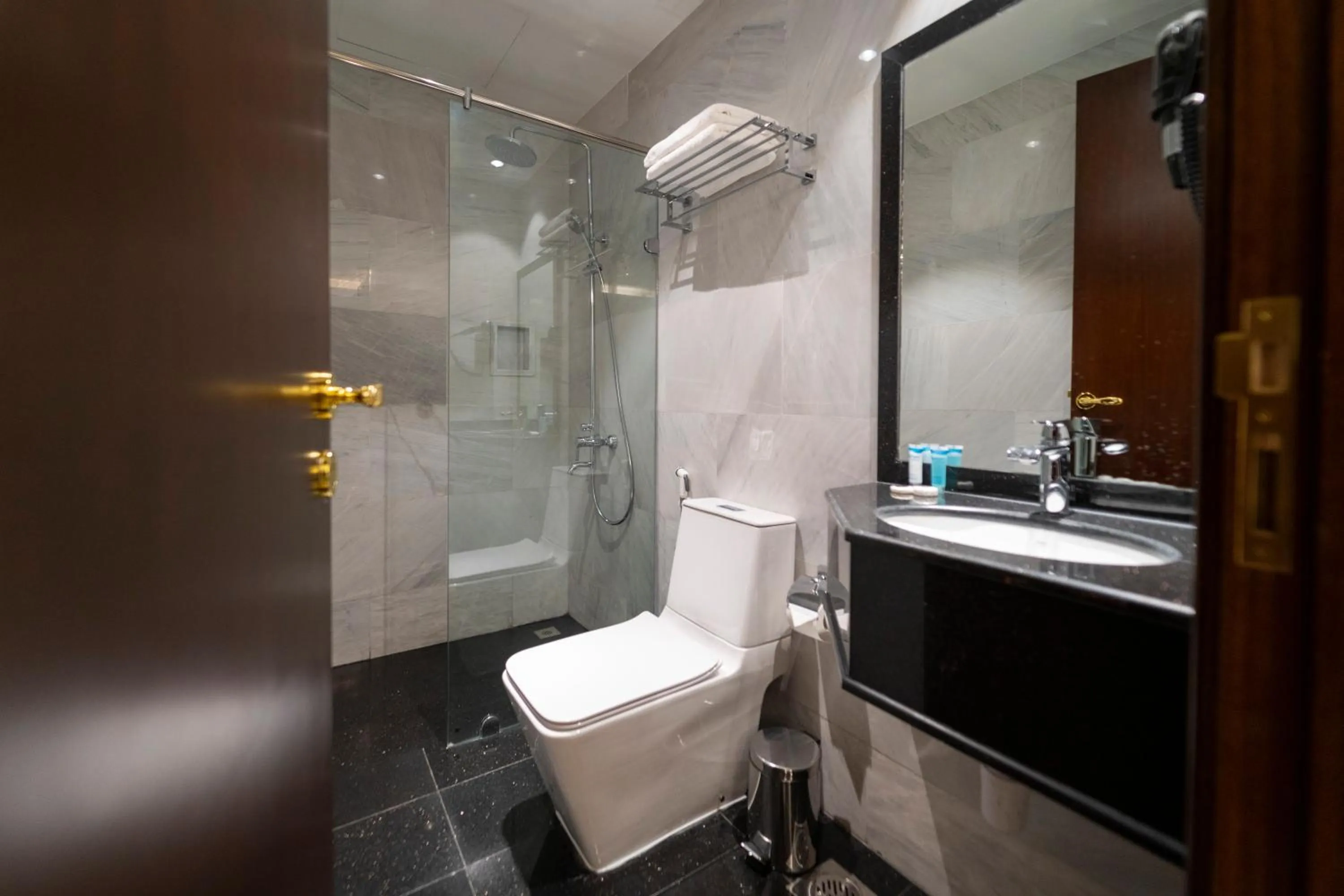 Shower in Alhattali Hotel