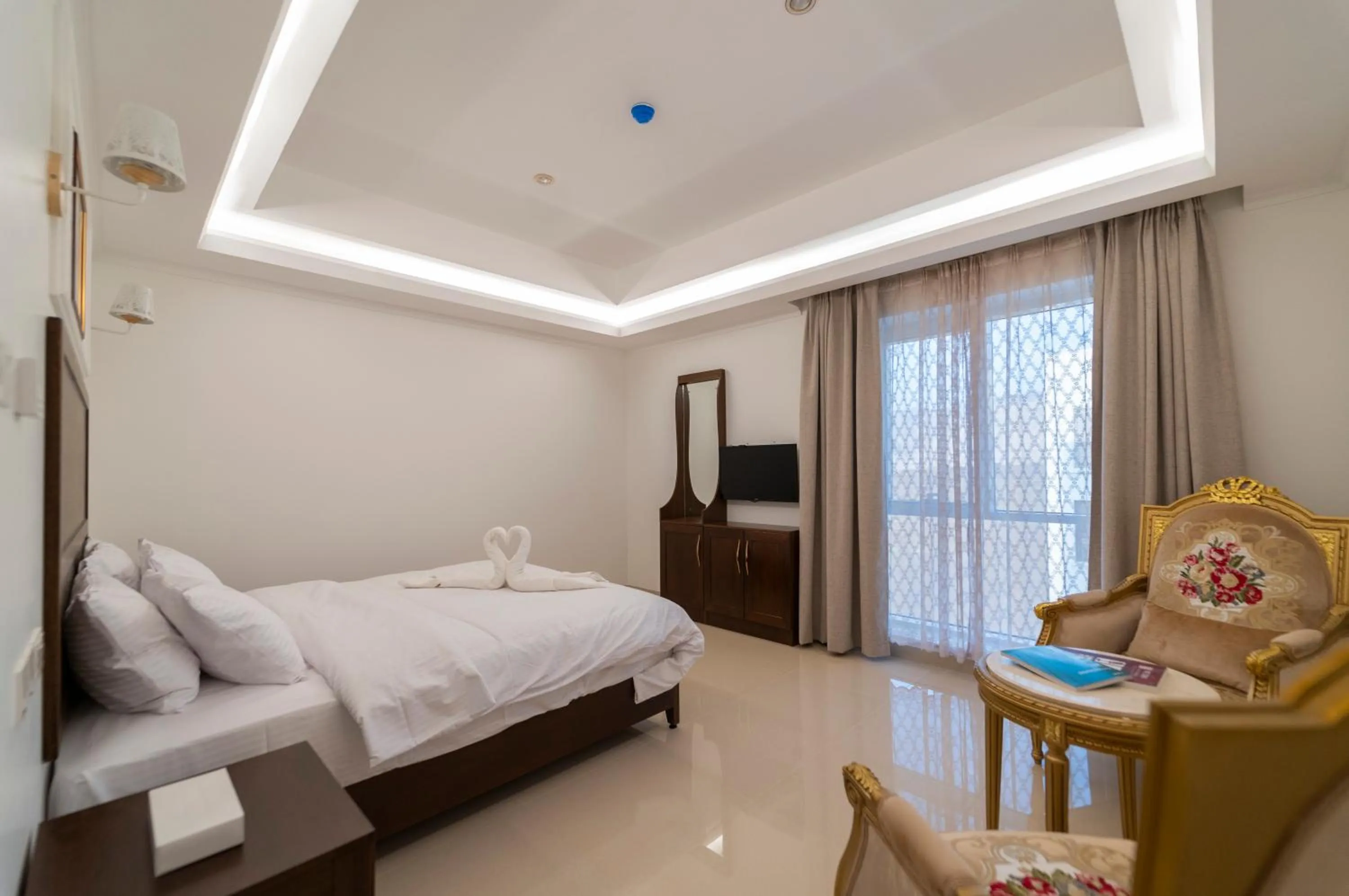 Bed in Alhattali Hotel