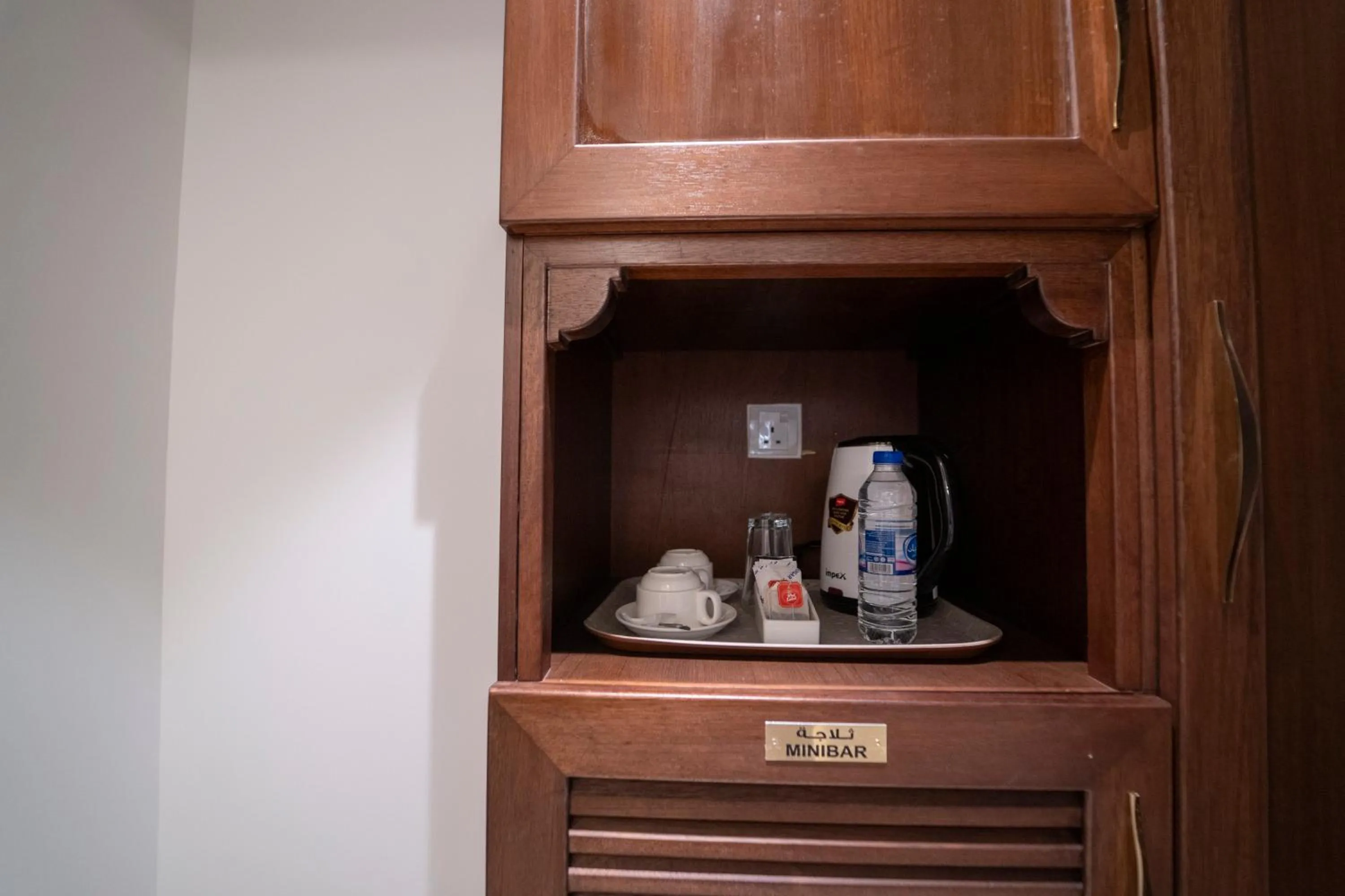 wardrobe in Alhattali Hotel