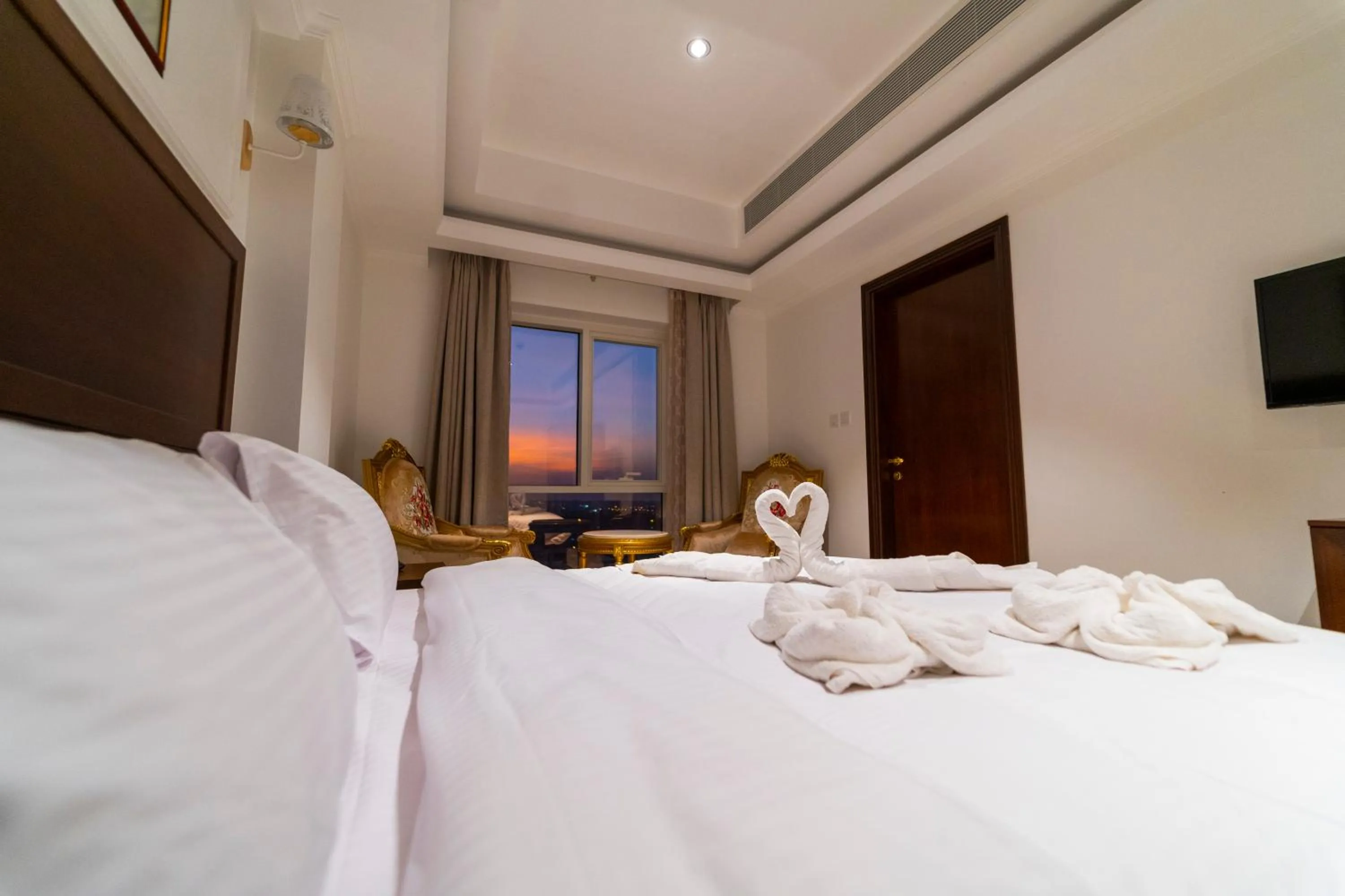 Bed in Alhattali Hotel