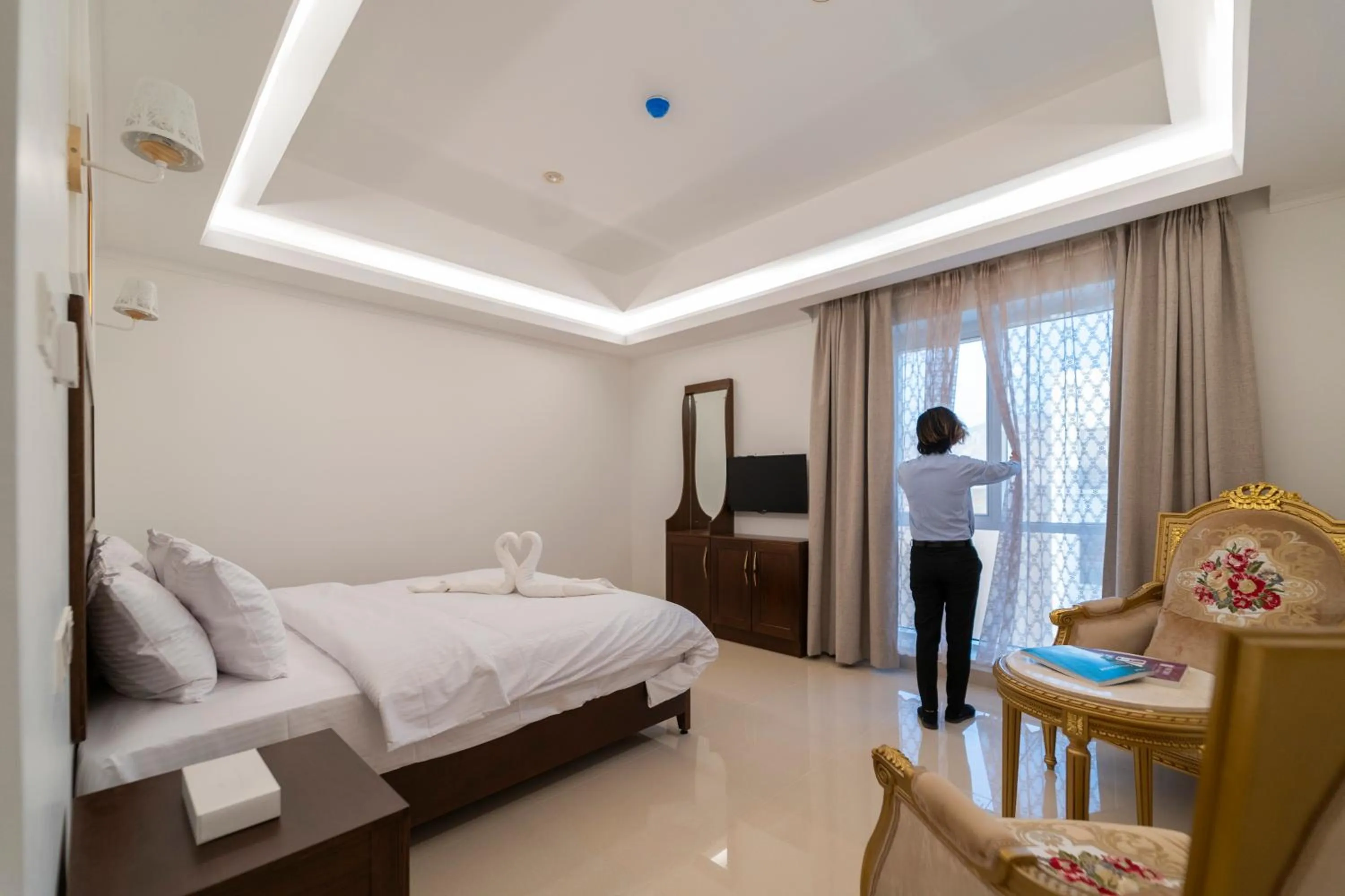 Bed in Alhattali Hotel