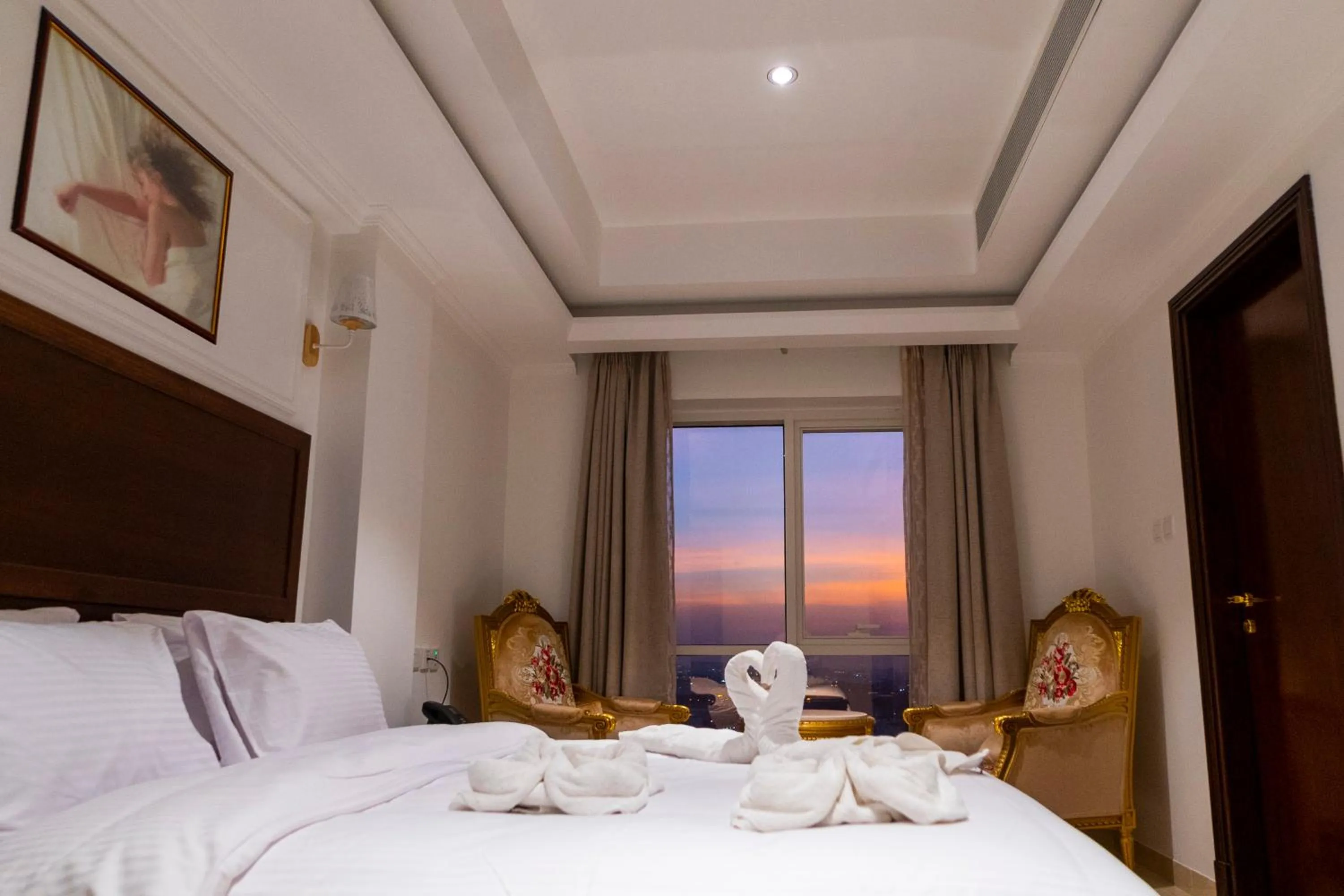 Bed in Alhattali Hotel