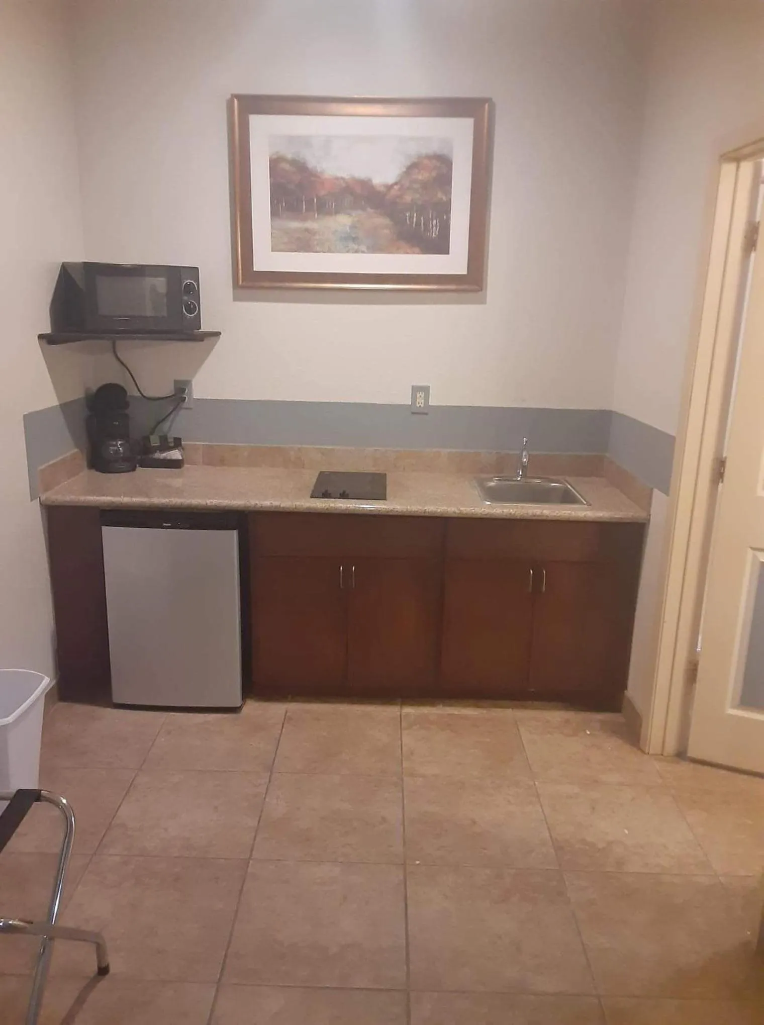 Kitchen or kitchenette in Big Lake Inn and Suites
