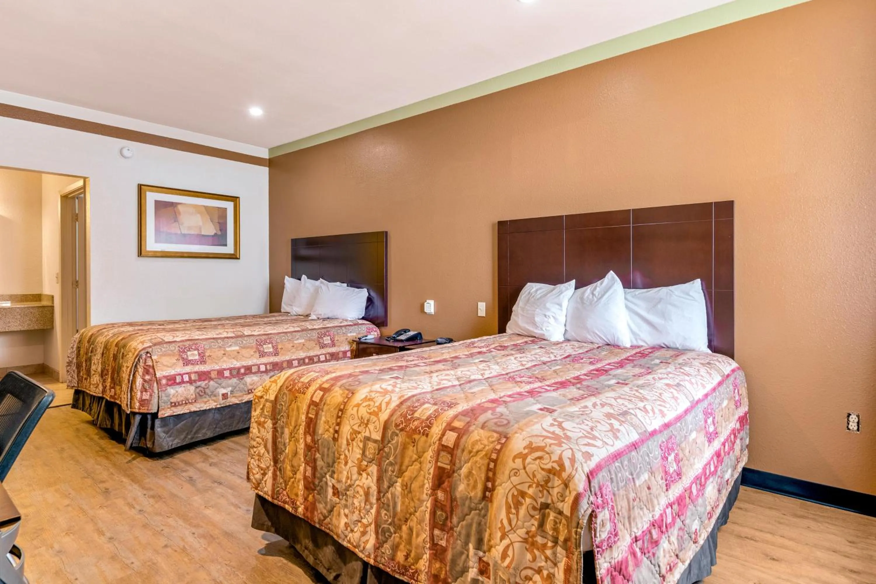 Photo of the whole room, Bed in Big Lake Inn and Suites