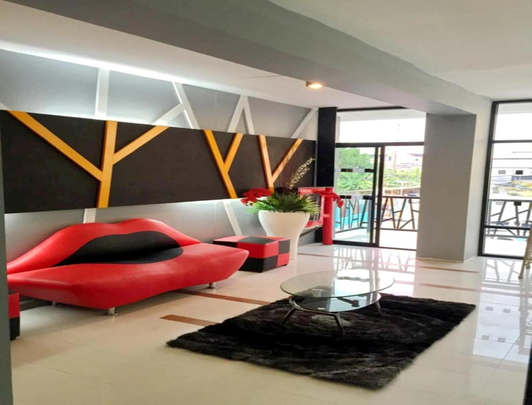 Communal lounge/ TV room in Win Hotel Phayao