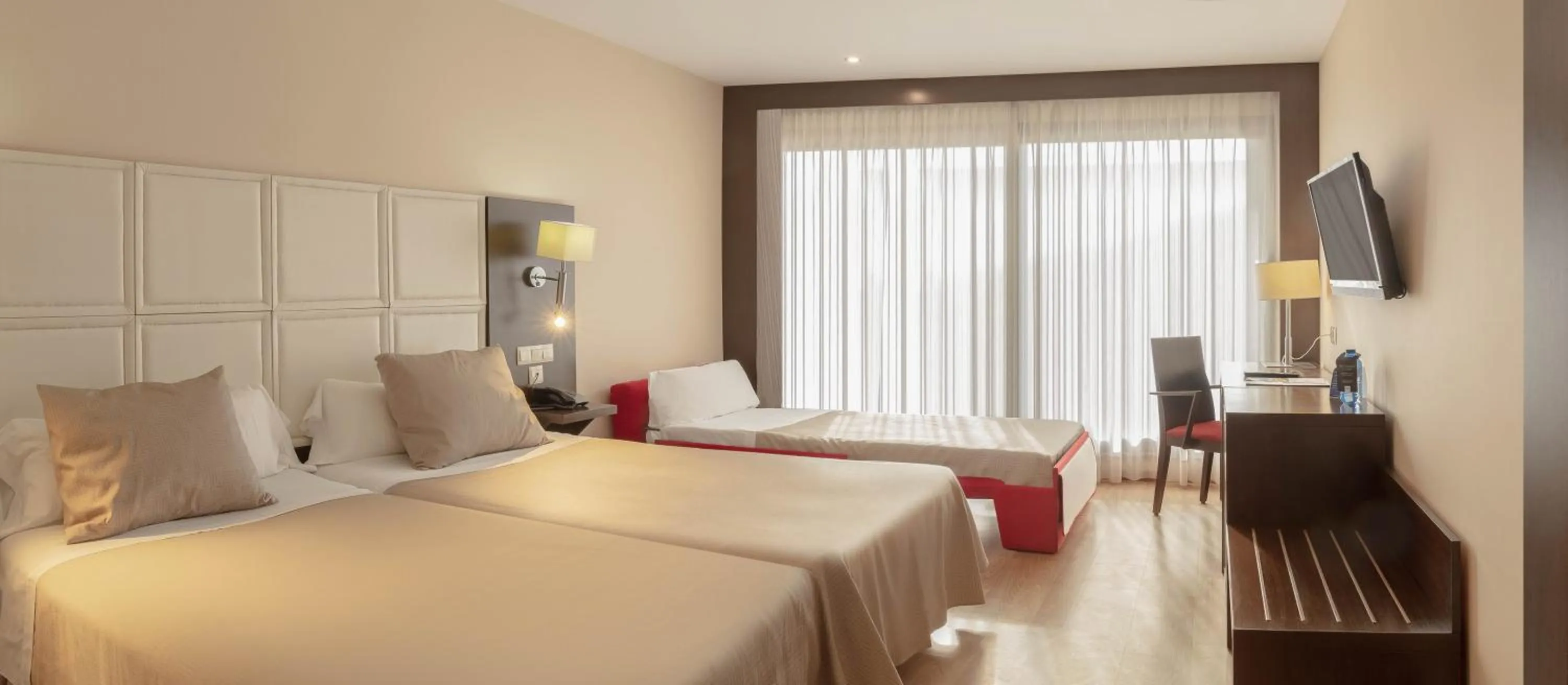 Bed in RH Don Carlos & Spa