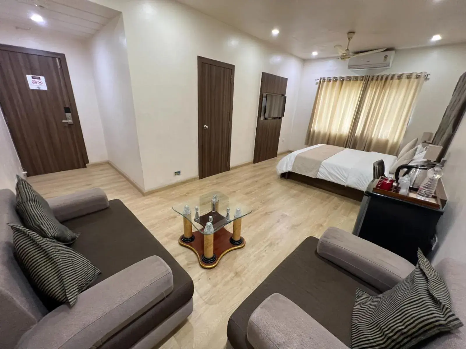 King Room - single occupancy in Hotel The Evergrand Palace King Room - single occupancy in Hotel The Evergrand Palace