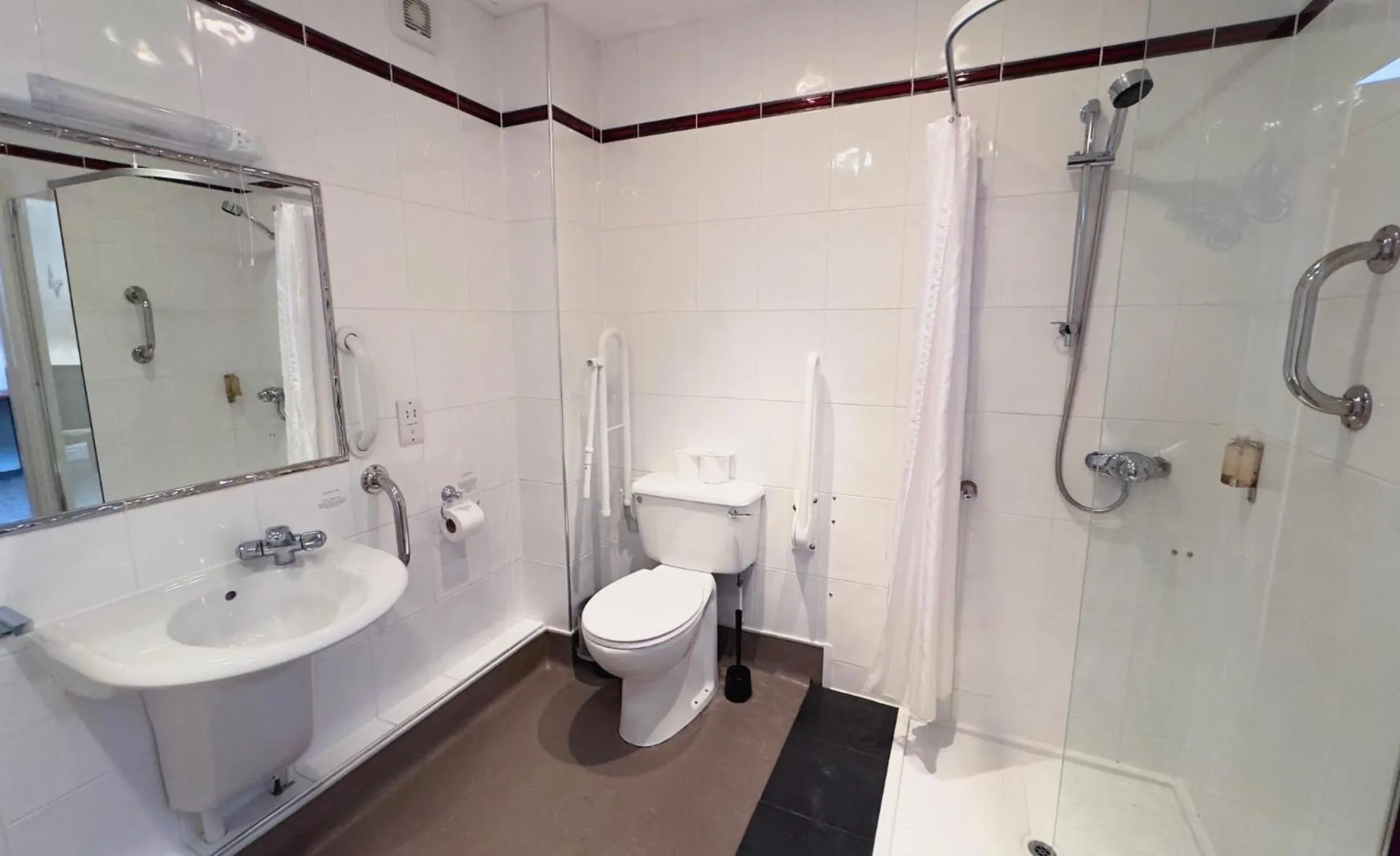 Shower in Skelwith Bridge Hotel