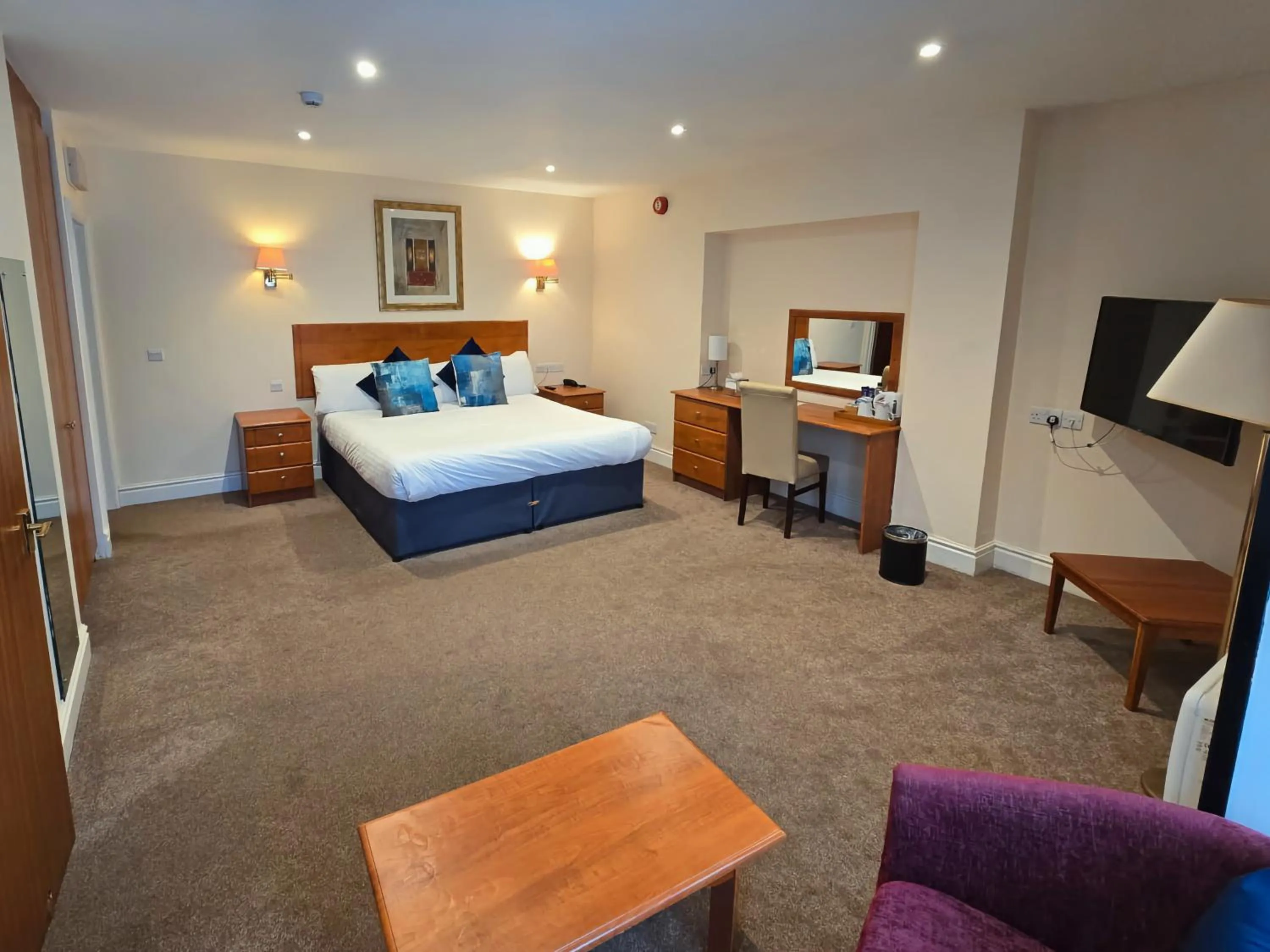 Bedroom, Bed in Skelwith Bridge Hotel