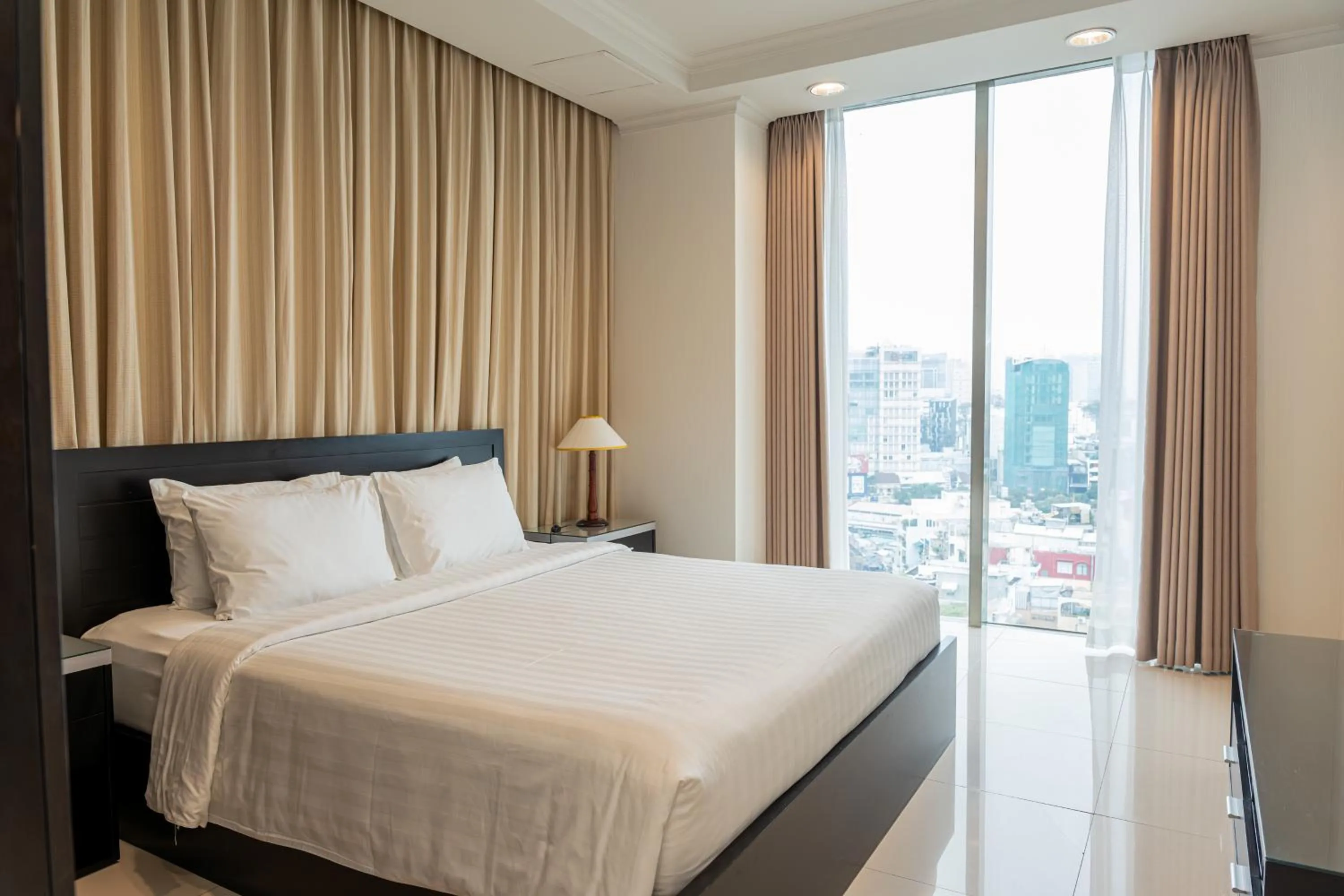 Bedroom, Bed in Mayfair Suites