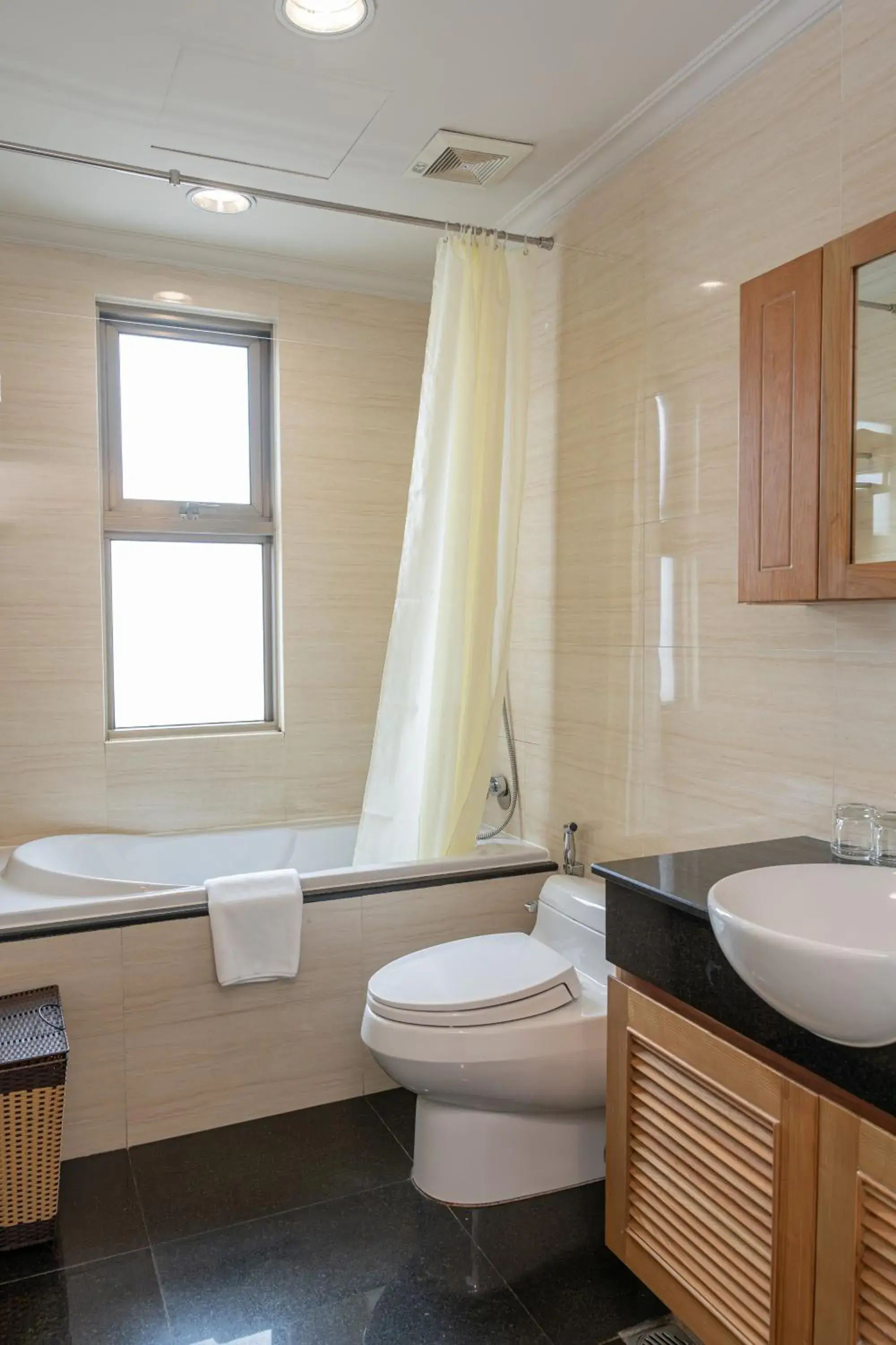 Bath in Mayfair Suites Bath in Mayfair Suites