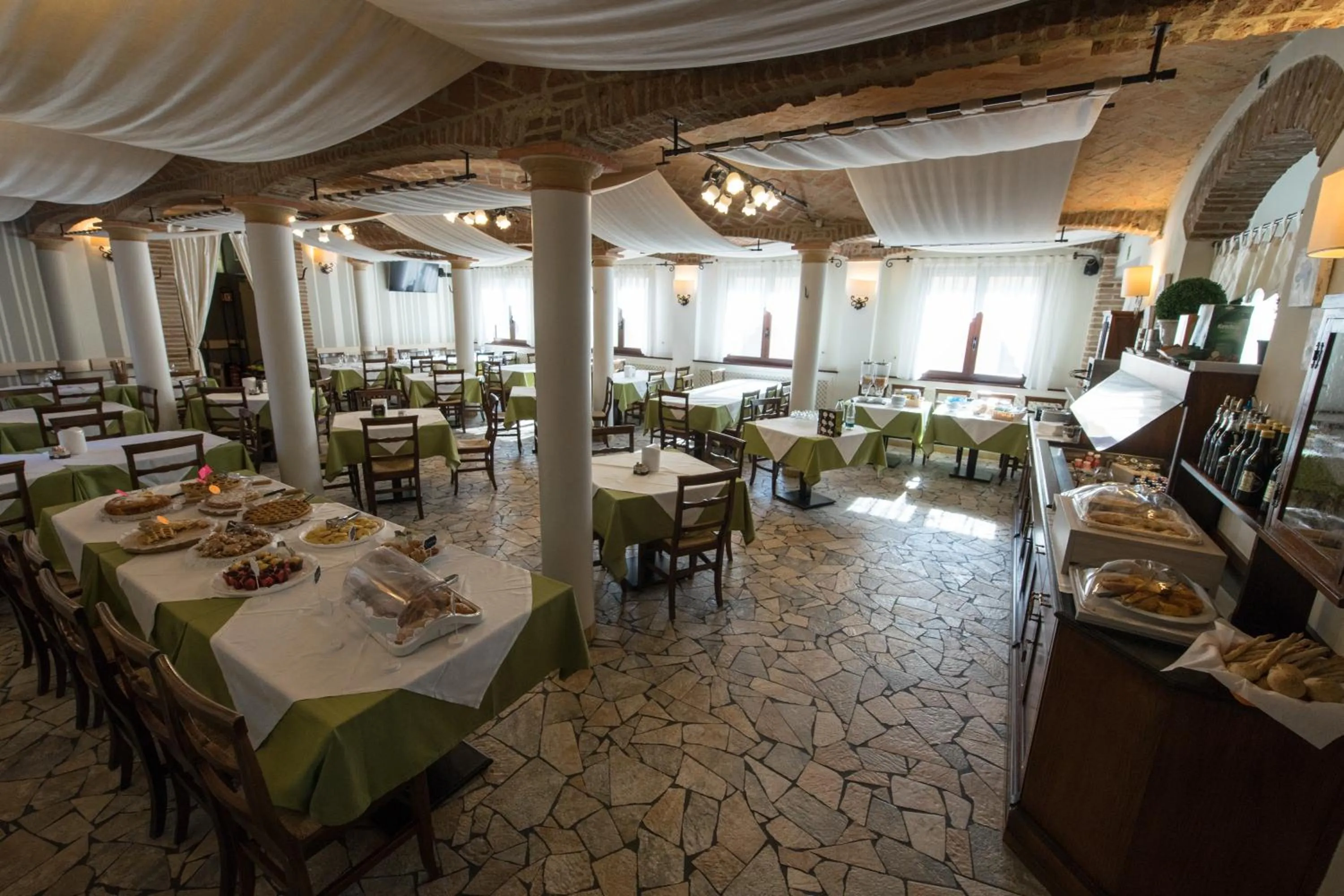 Dining area in Hotel del Rio Srl - RISTORANTE e Azienda agricola