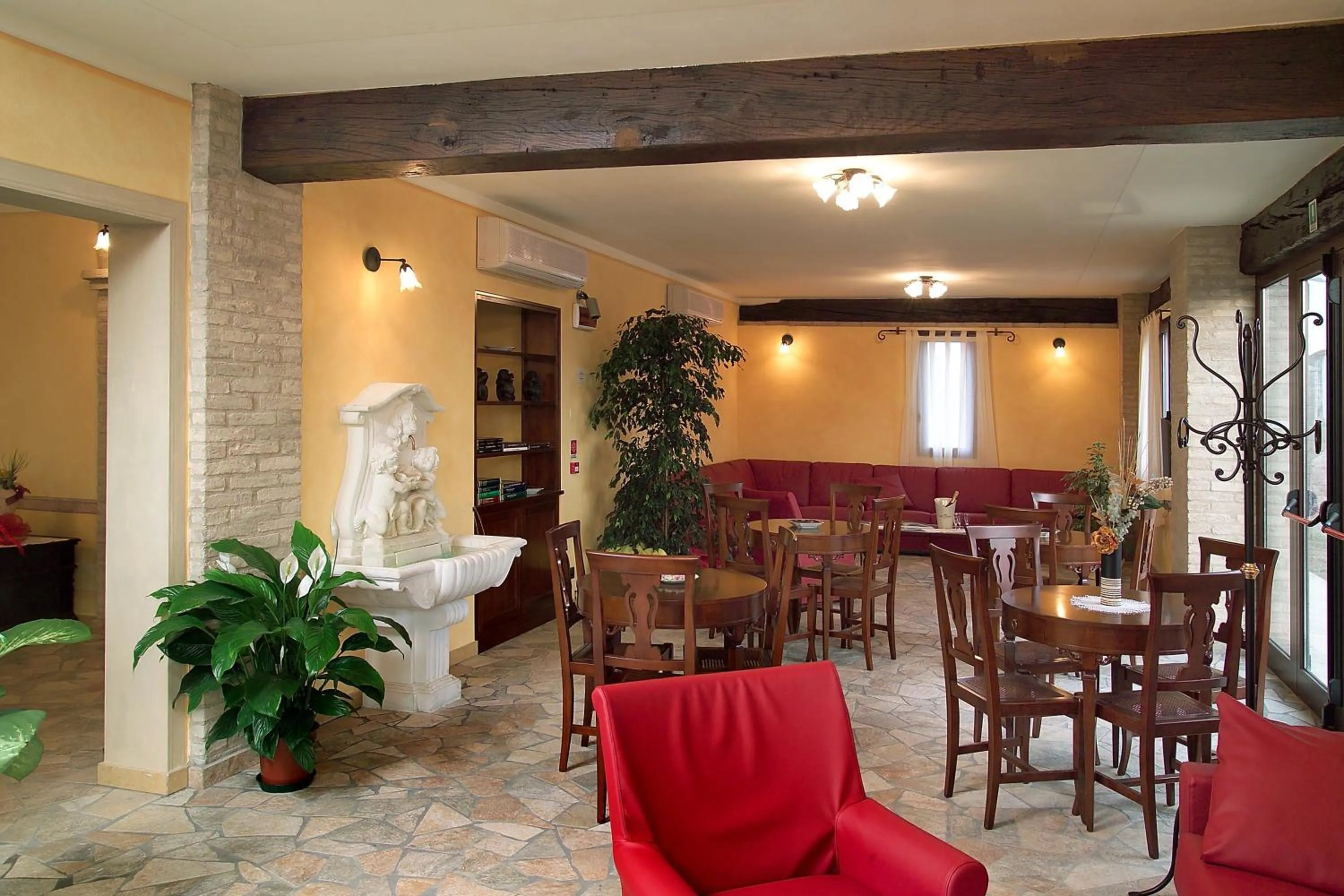 Lobby or reception in Hotel del Rio Srl - RISTORANTE e Azienda agricola