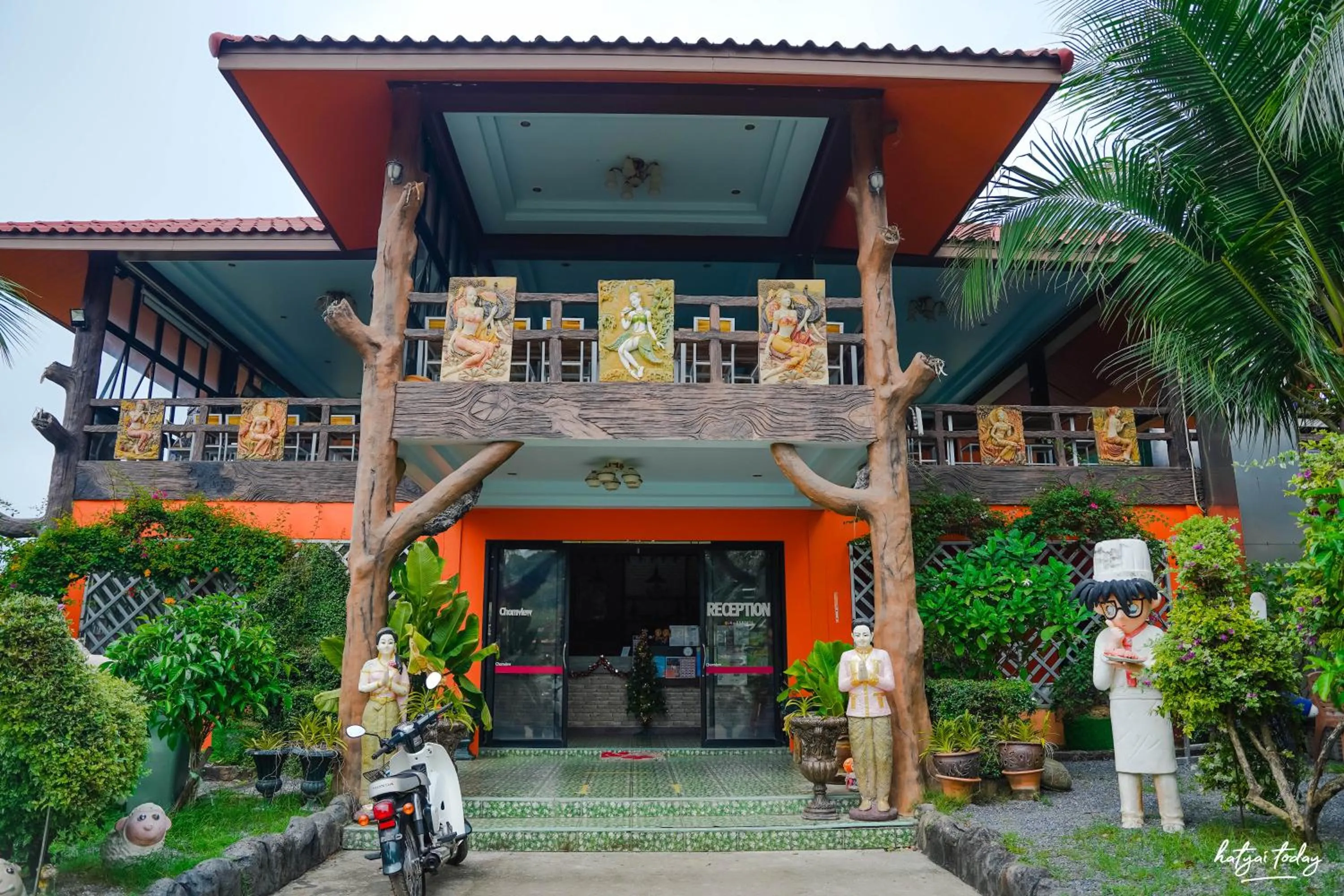 Property building in Chomview Lanta Water Park Resort