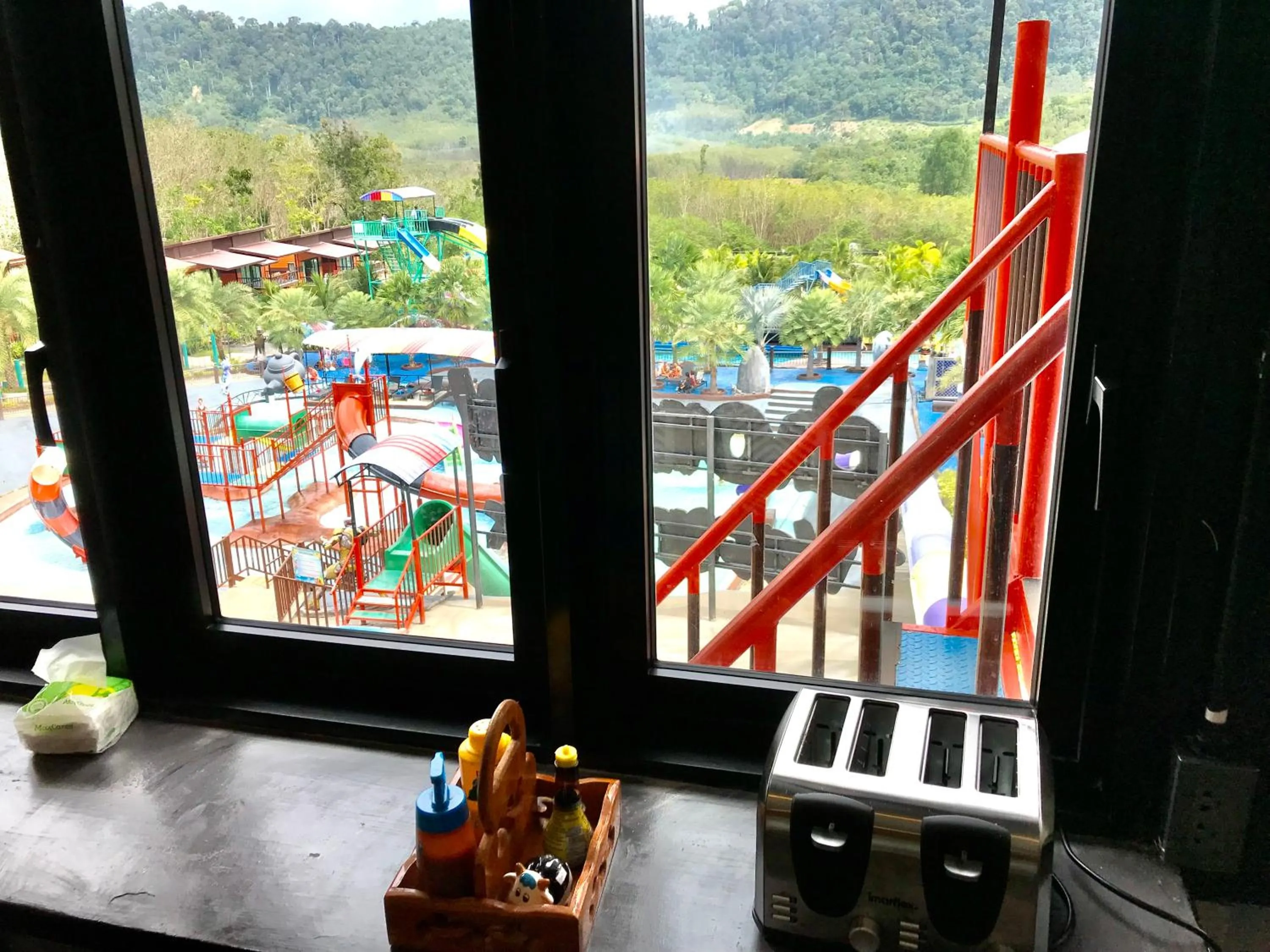 Restaurant/places to eat in Chomview Lanta Water Park Resort