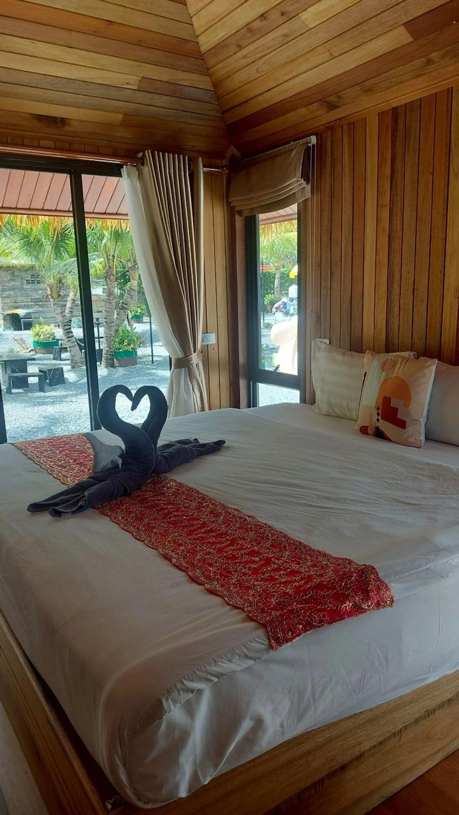 Bed in Chomview Lanta Water Park Resort