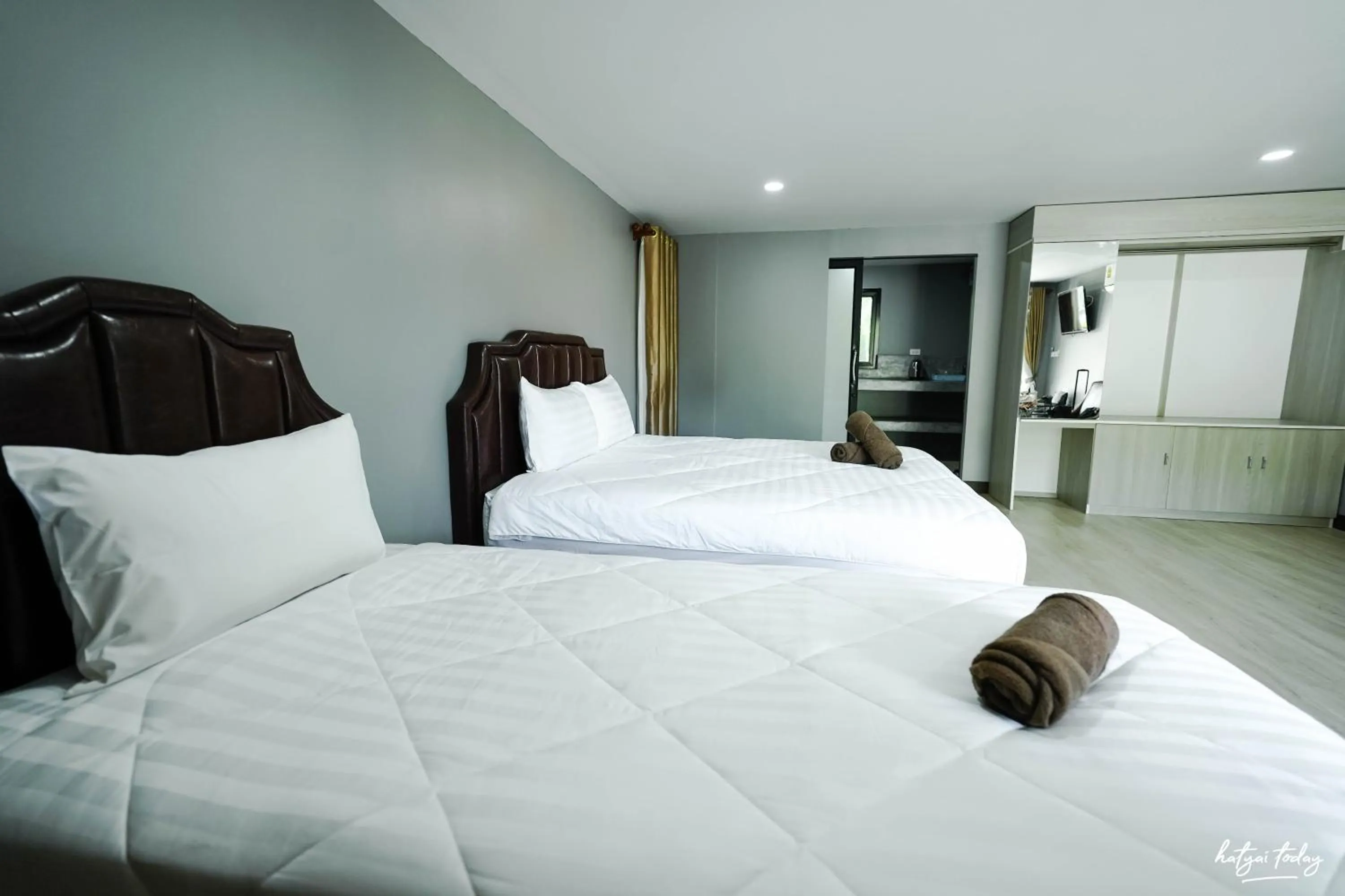 Bed in Chomview Lanta Water Park Resort