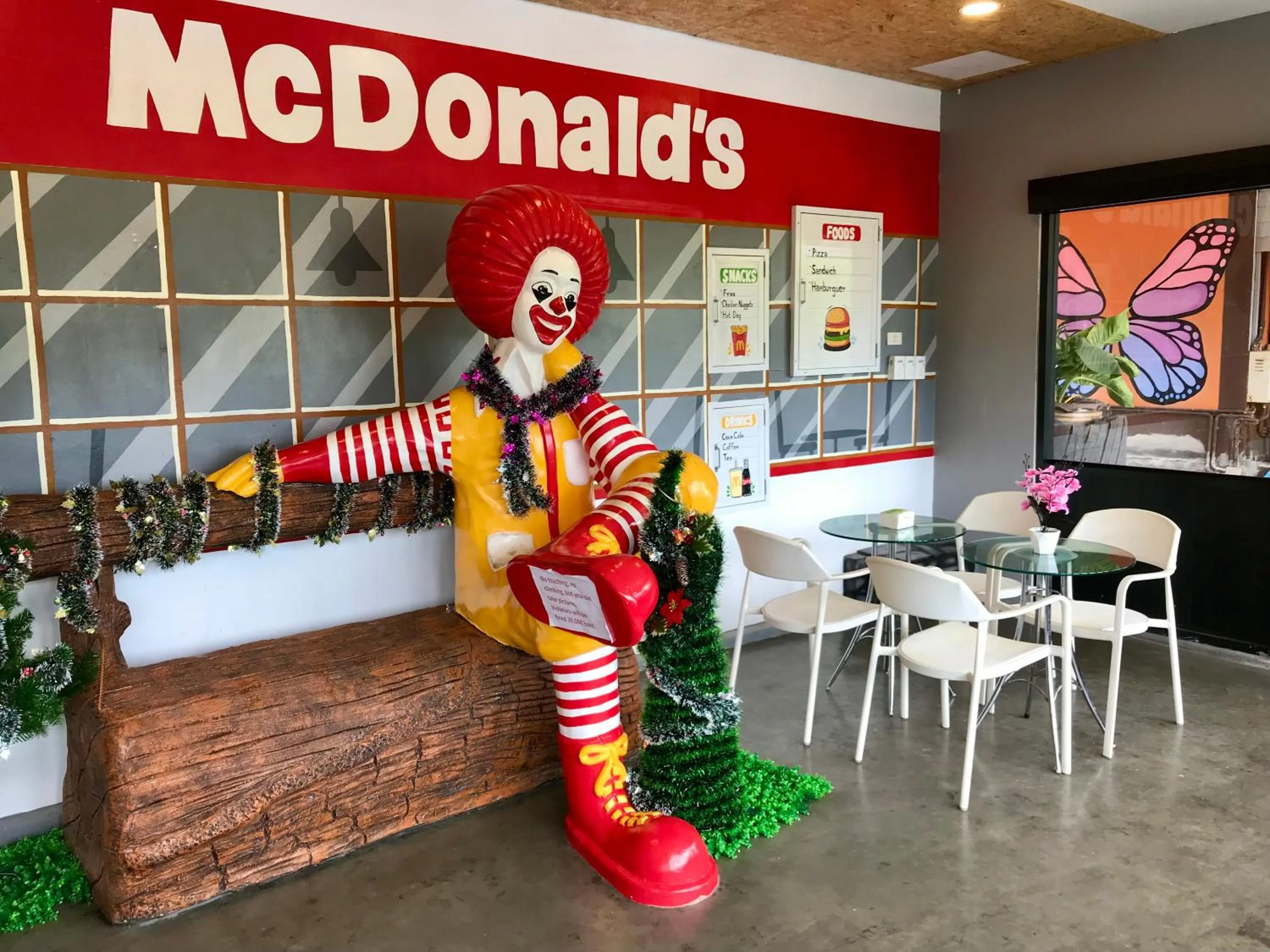 Restaurant/places to eat in Chomview Lanta Water Park Resort