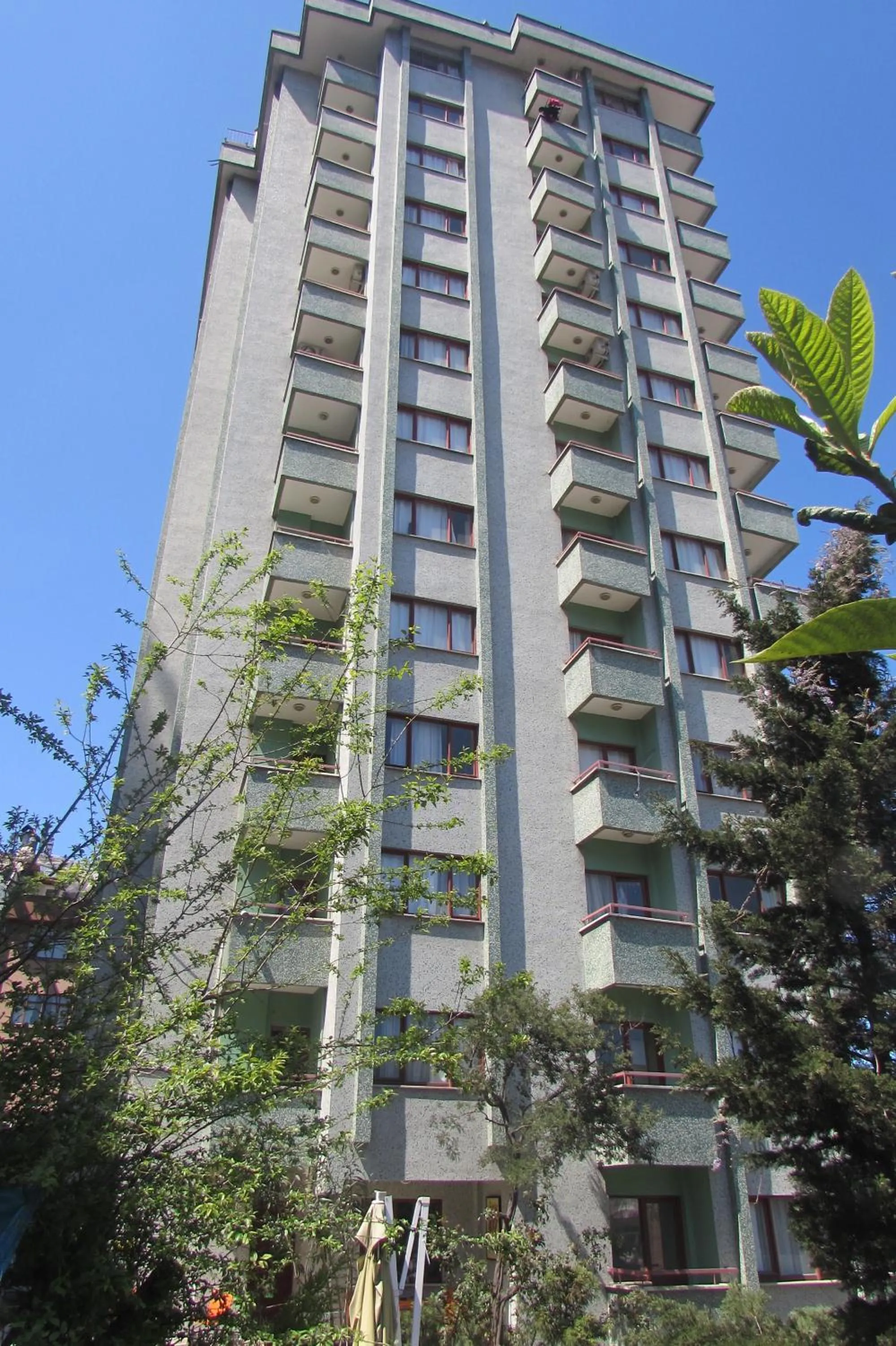 Facade/entrance in Kule Apart