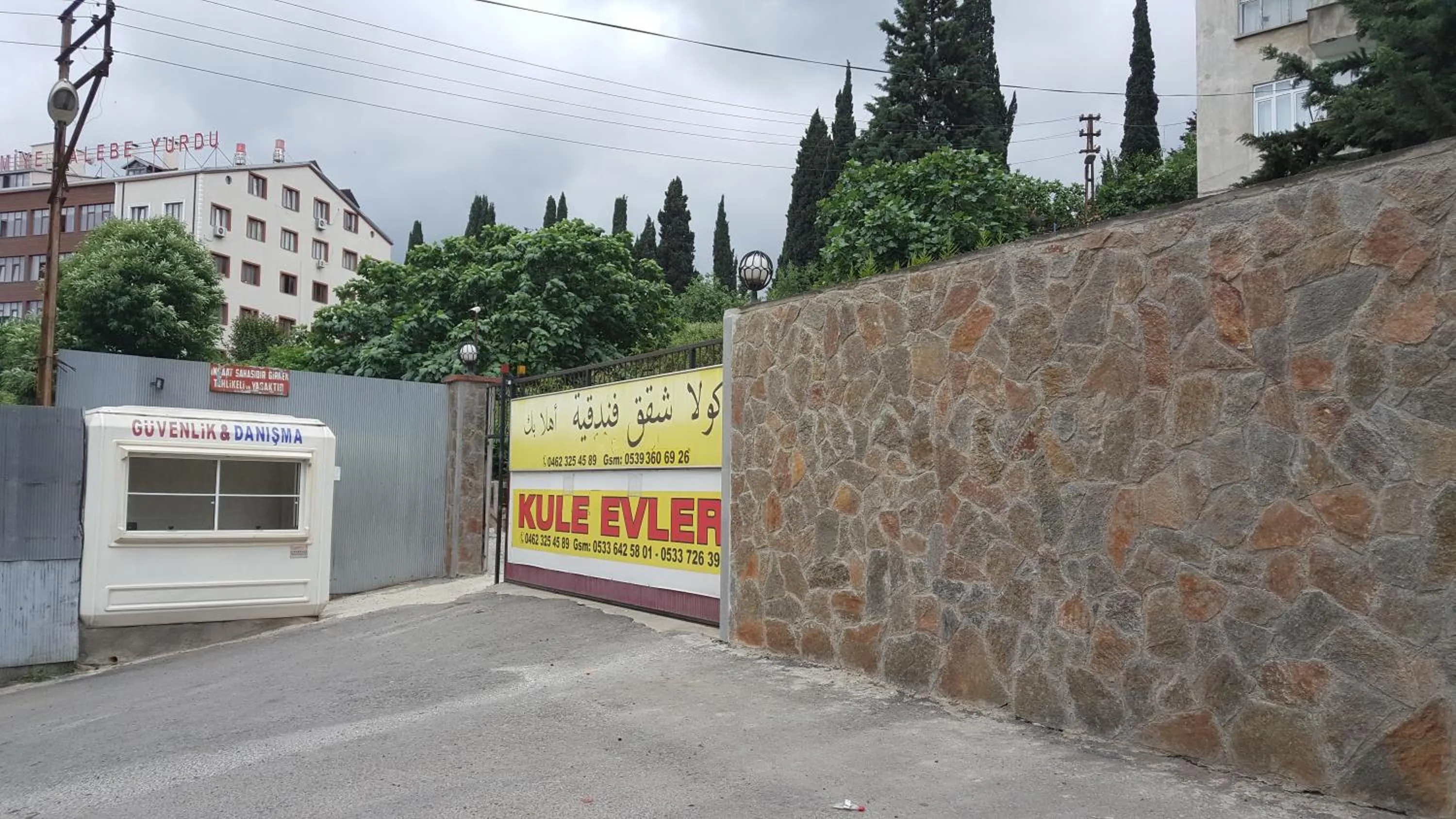 Facade/entrance in Kule Apart