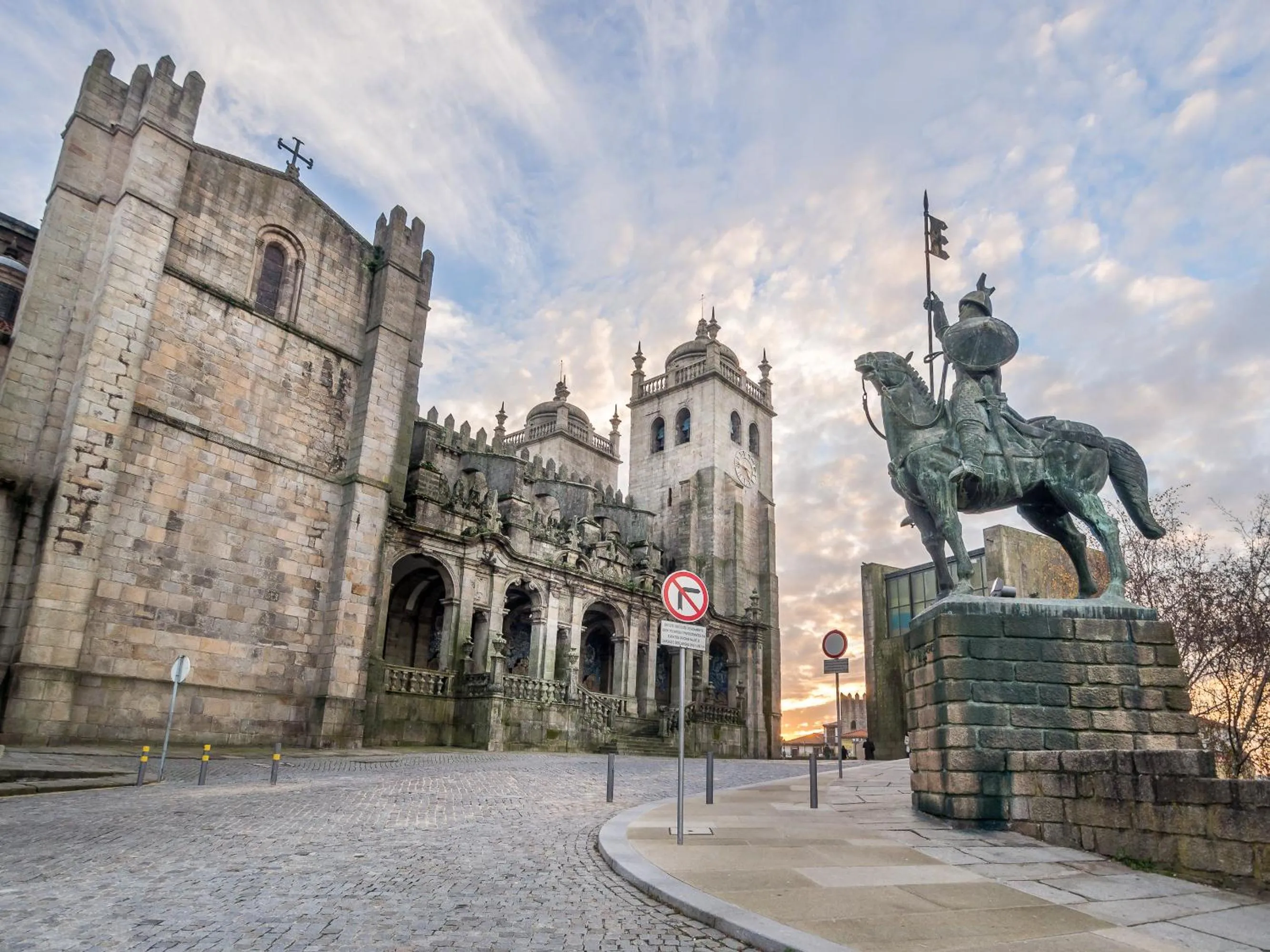 Nearby landmark in Feel Porto Historical Apartments