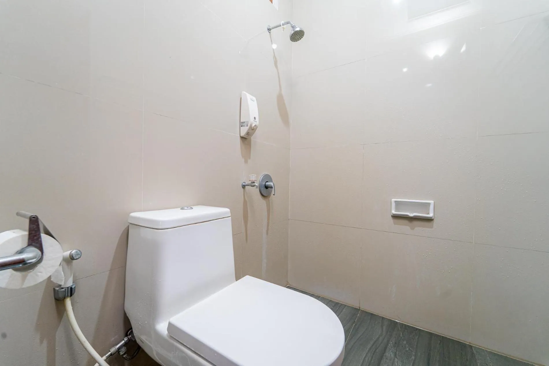 Toilet in Hotel Talenta 3