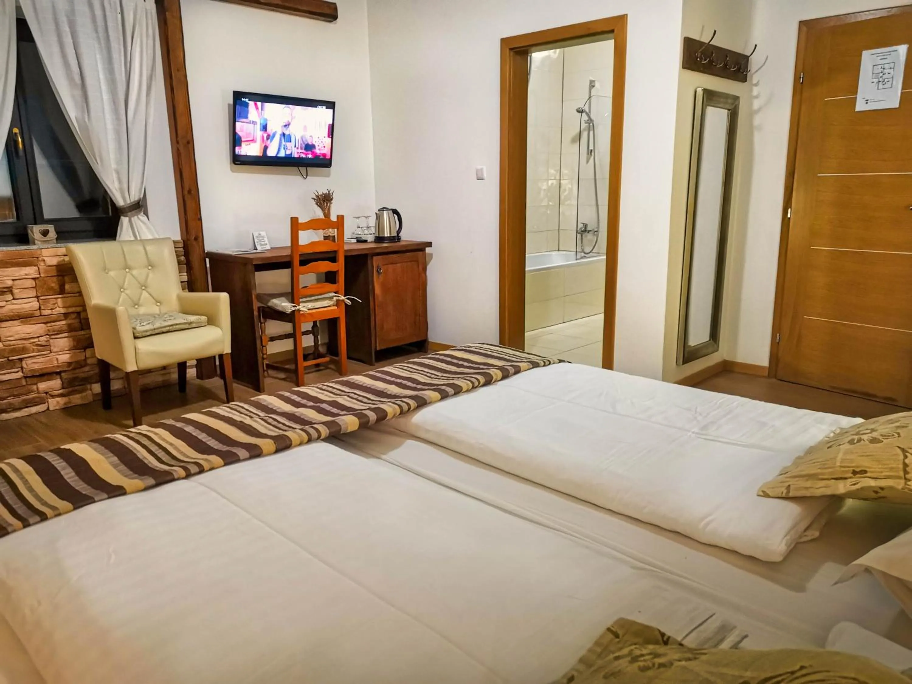 Communal lounge/ TV room, Bed in Etno Garden Exclusive