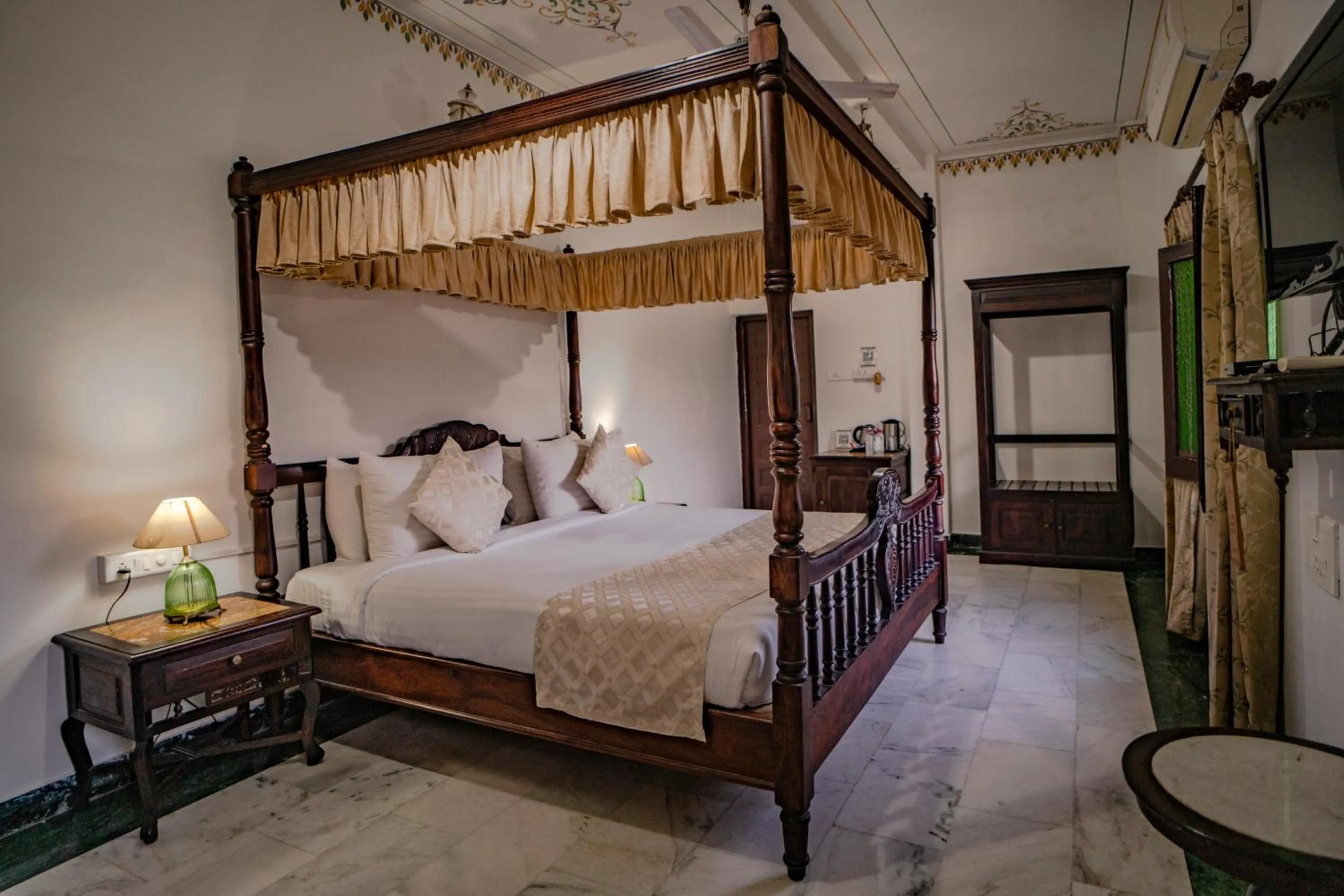 Bed in The Lavitra Lakeview Hotel