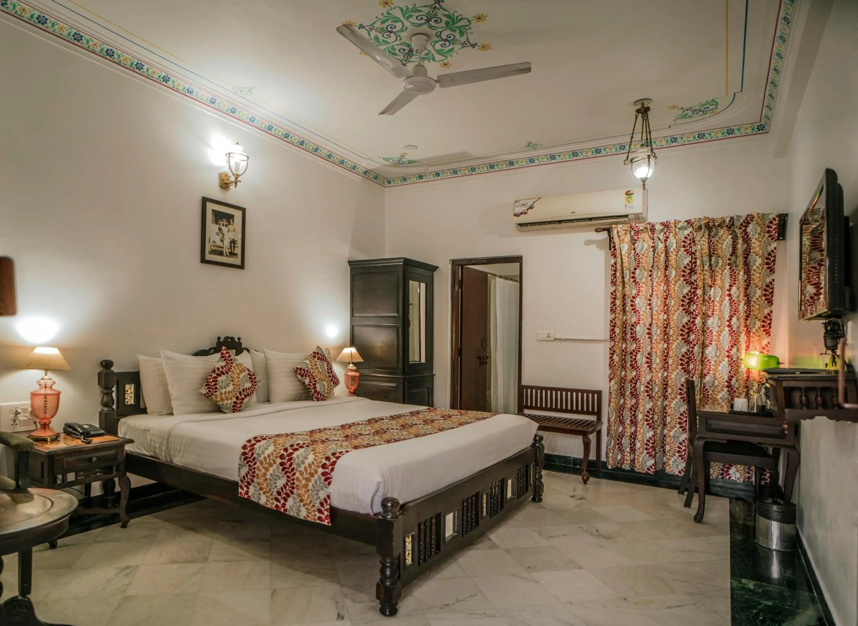 The Lavitra Lakeview Hotel