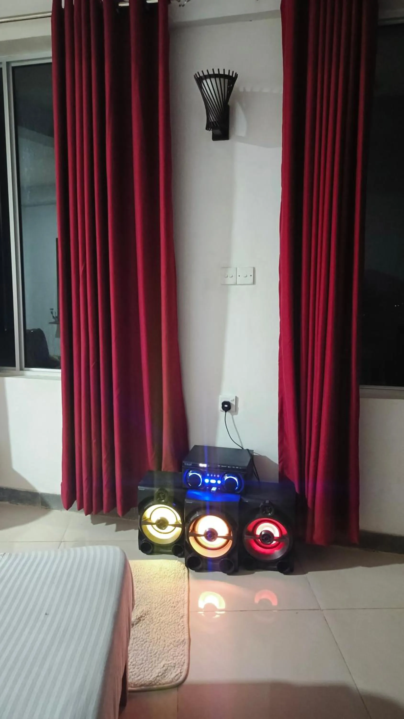 Bed in Adisham village home Haputale