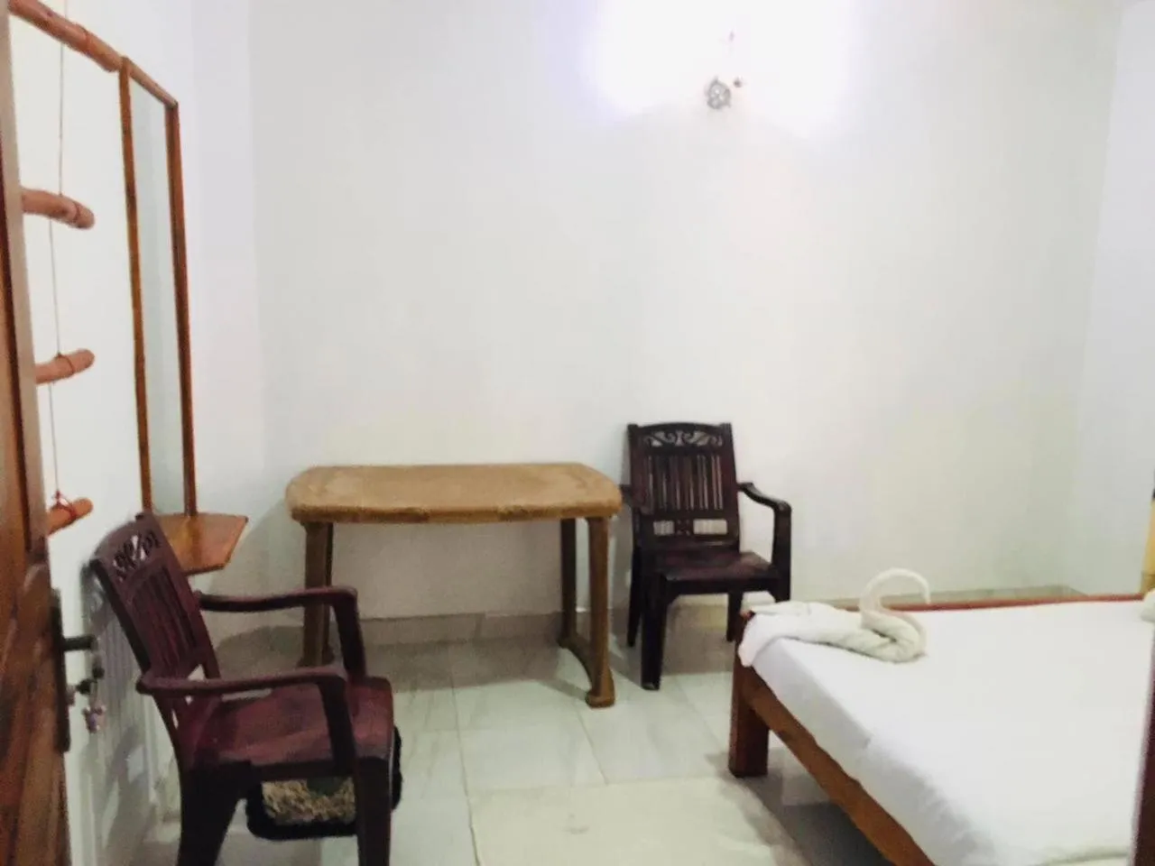 Bed in Adisham village home Haputale