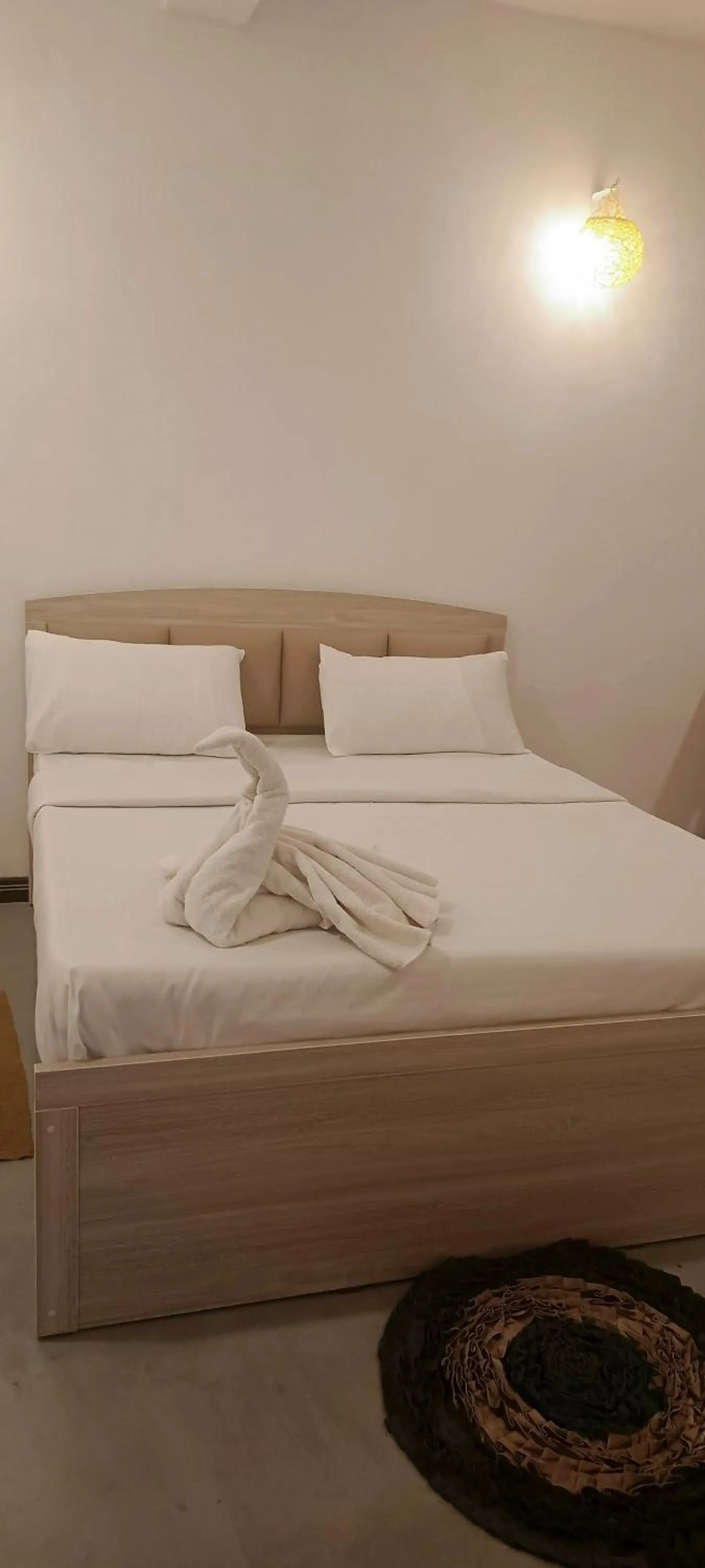 Bed in Adisham village home Haputale
