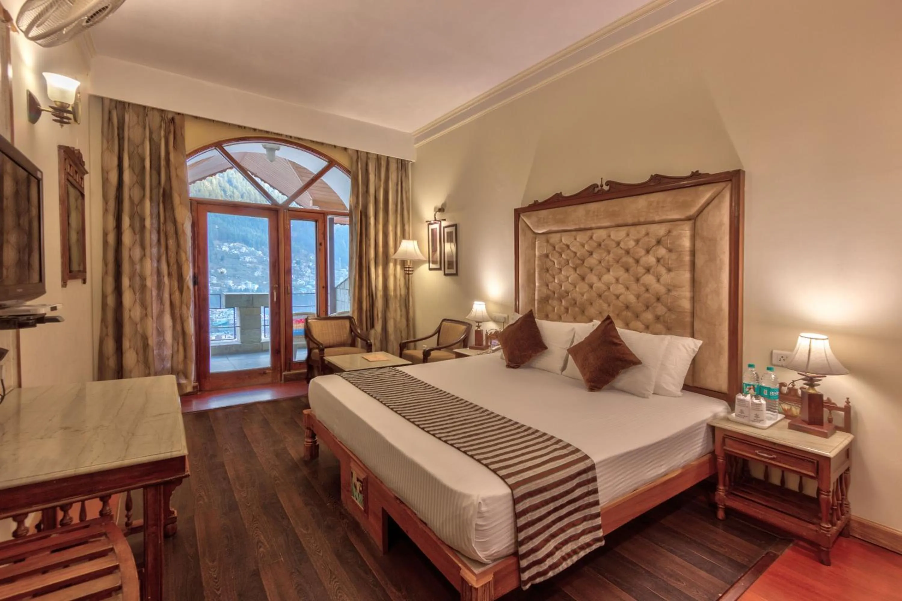 Bed in Shingar Regency