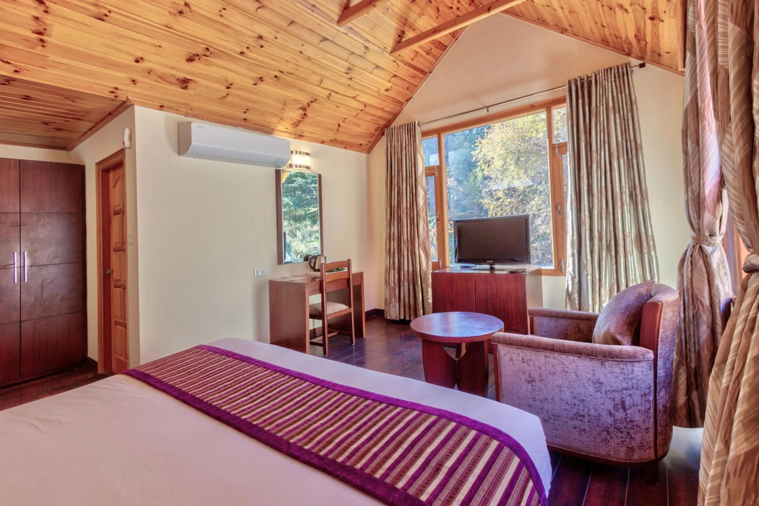 Bed in Shingar Regency